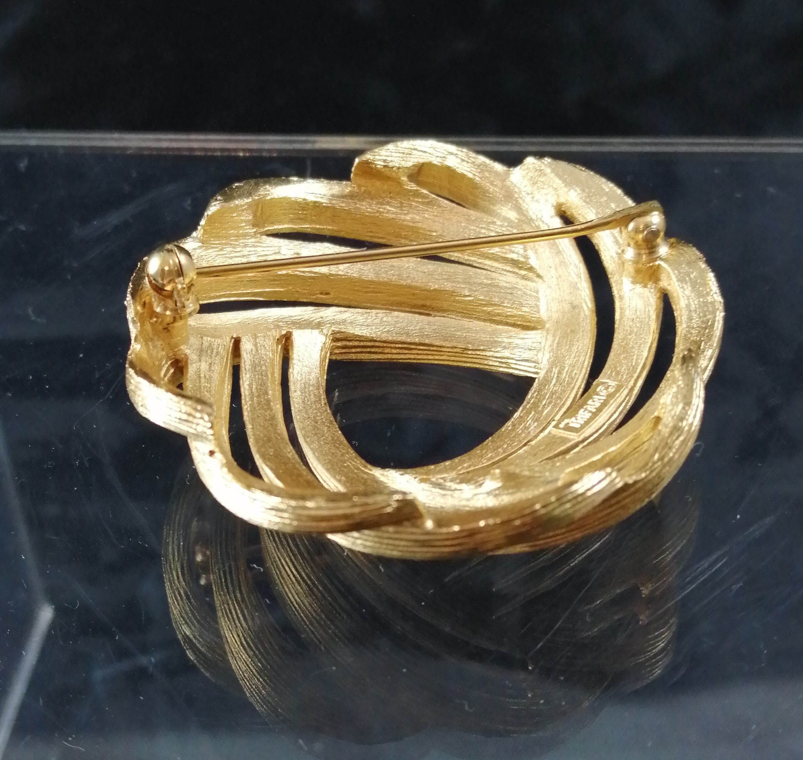 Trifari Vintage Gold Plated Torus Brooch