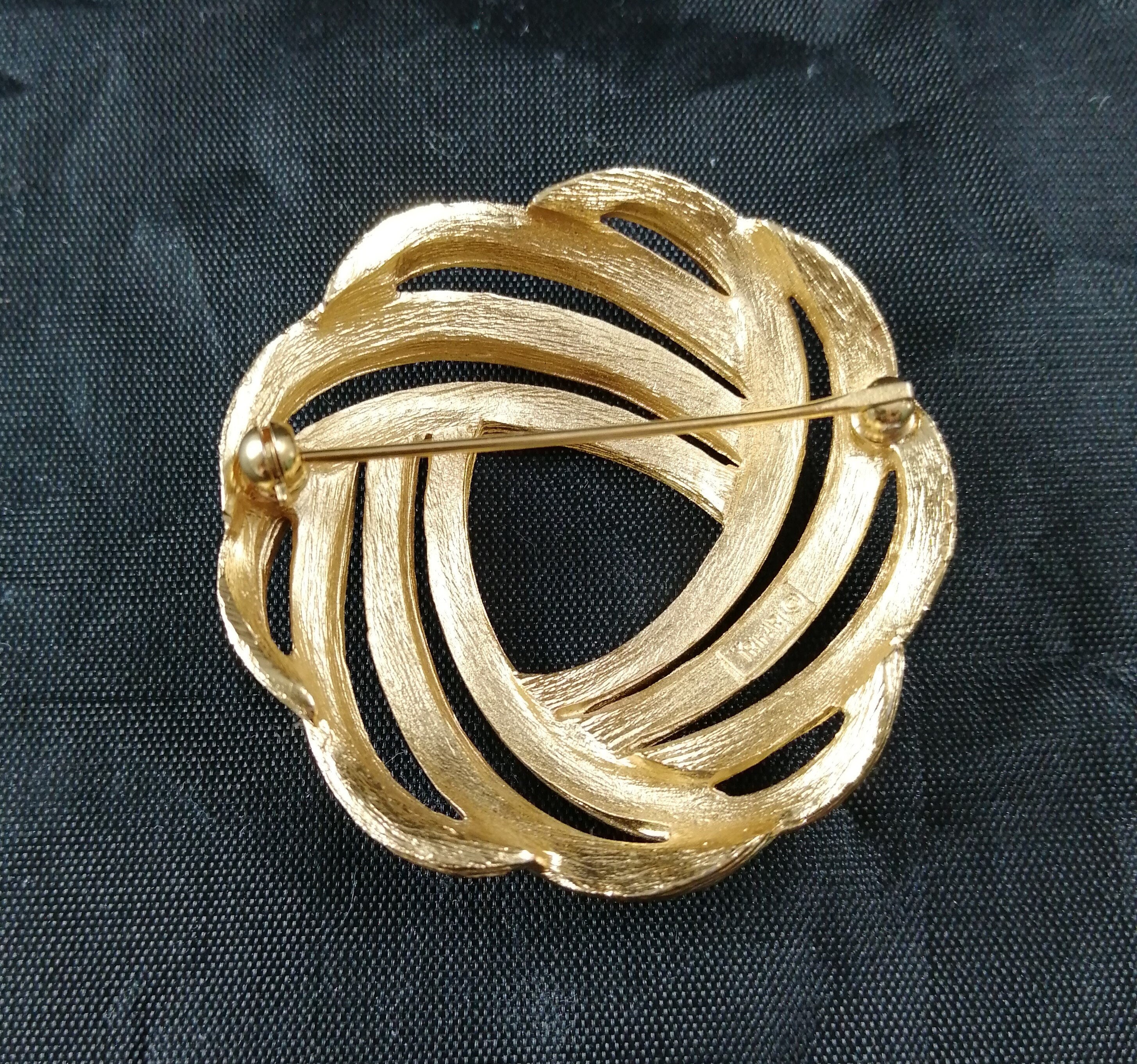 Trifari Vintage Gold Plated Torus Brooch