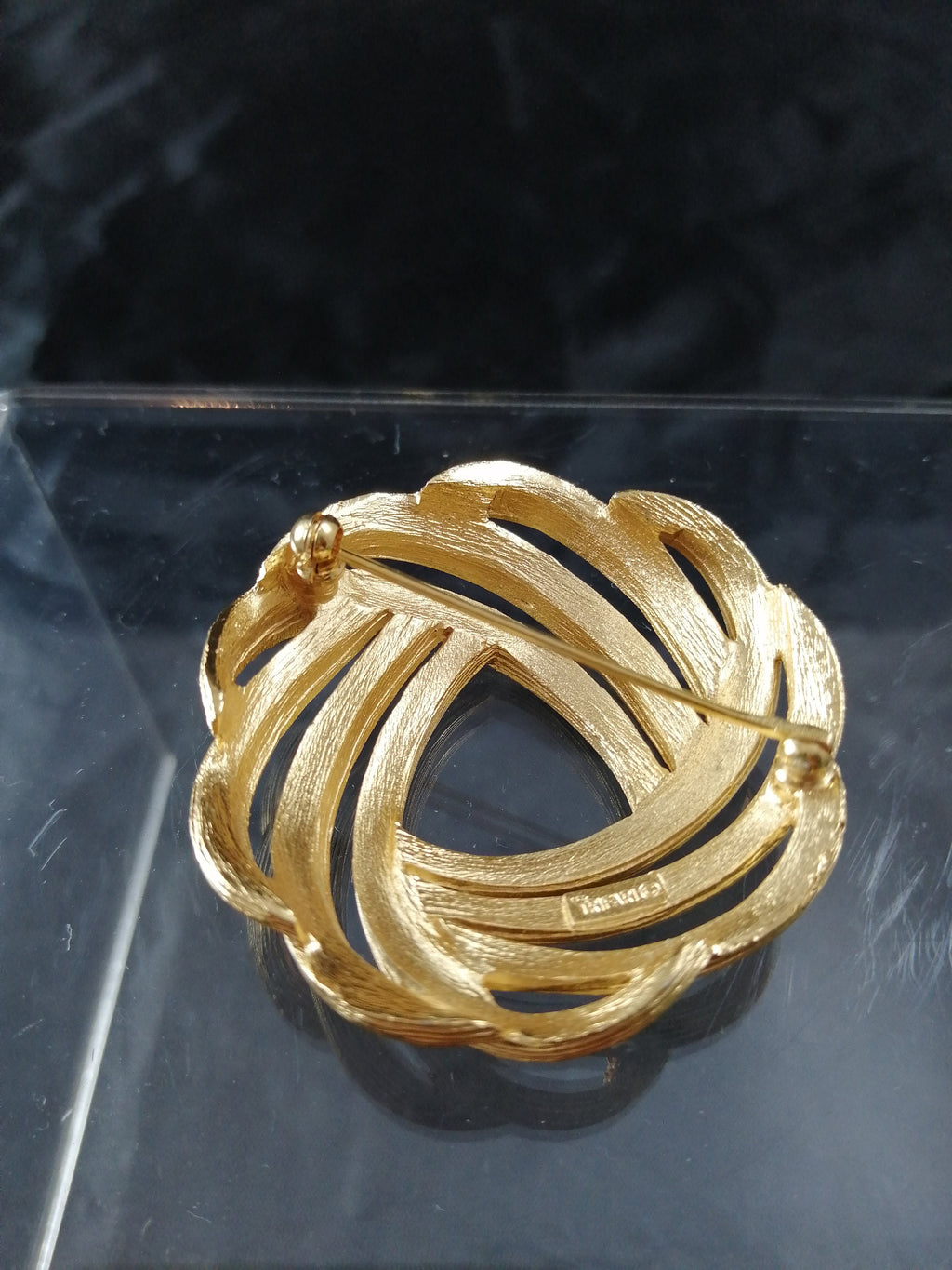 Trifari Vintage Gold Plated Torus Brooch