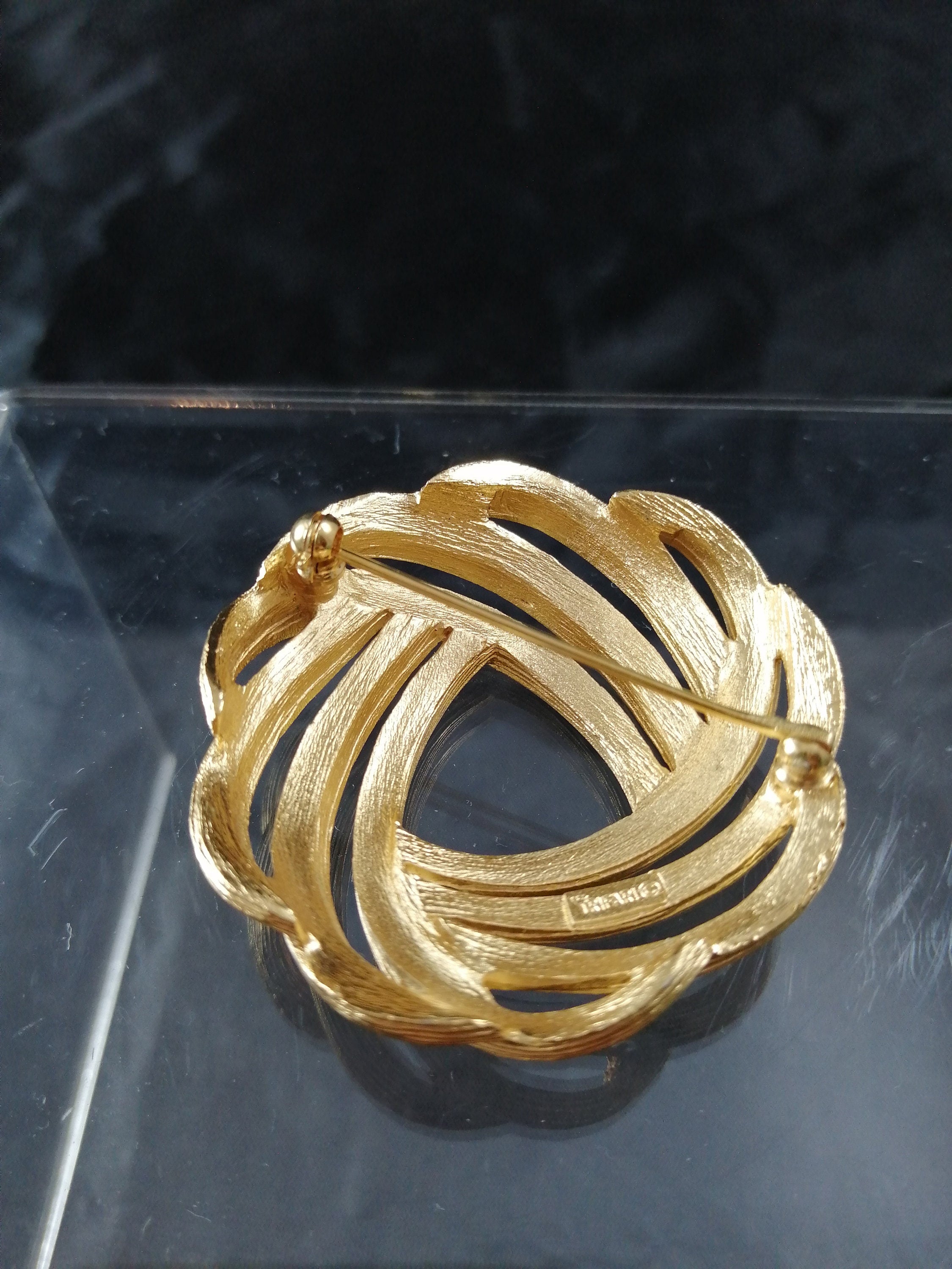 Trifari Vintage Gold Plated Torus Brooch