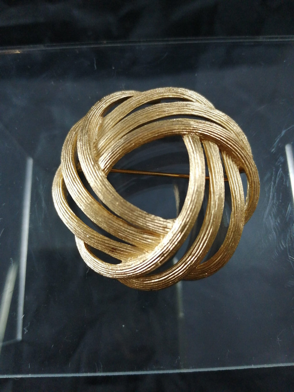 Trifari Vintage Gold Plated Torus Brooch