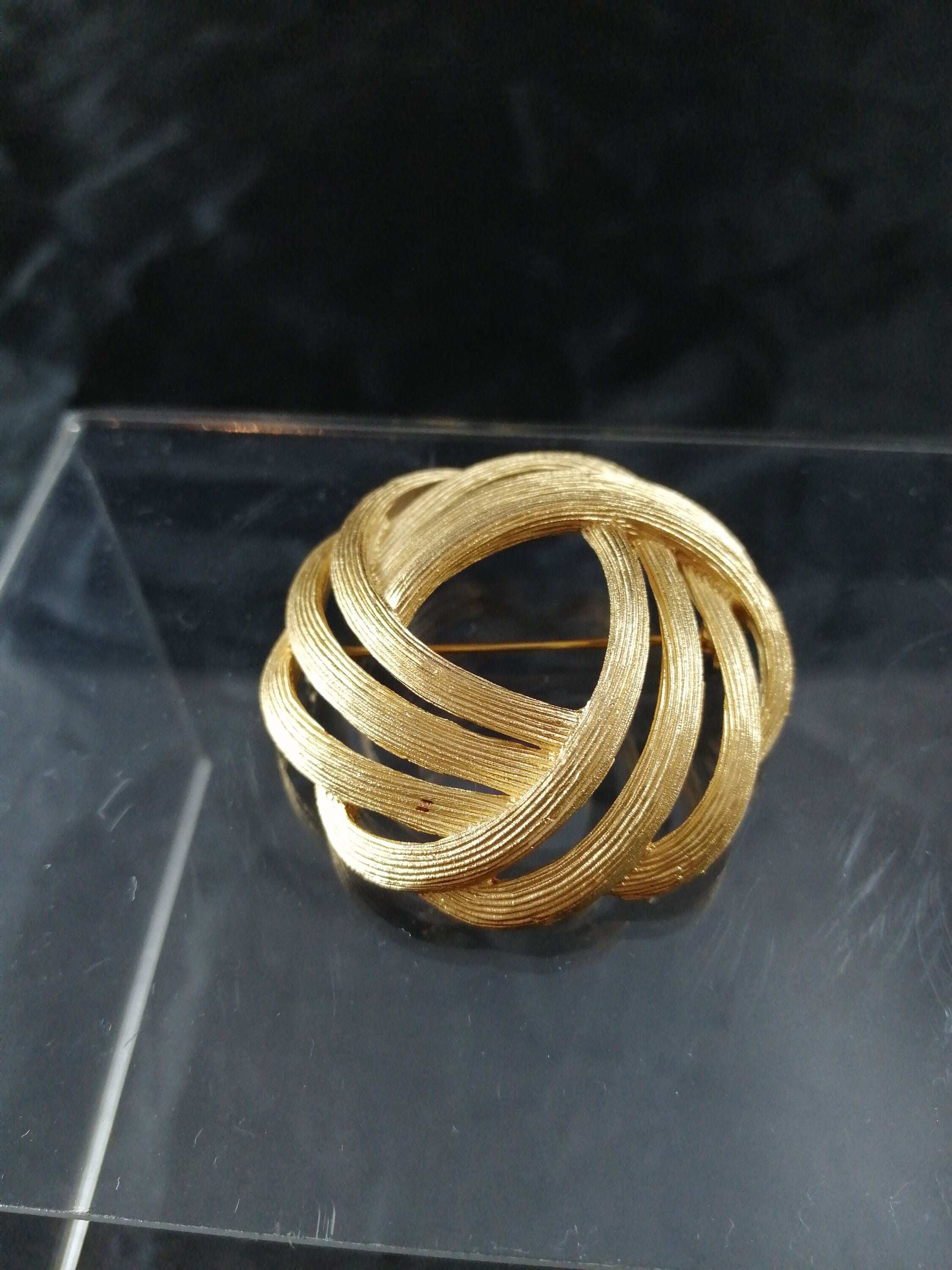 Trifari Vintage Gold Plated Torus Brooch