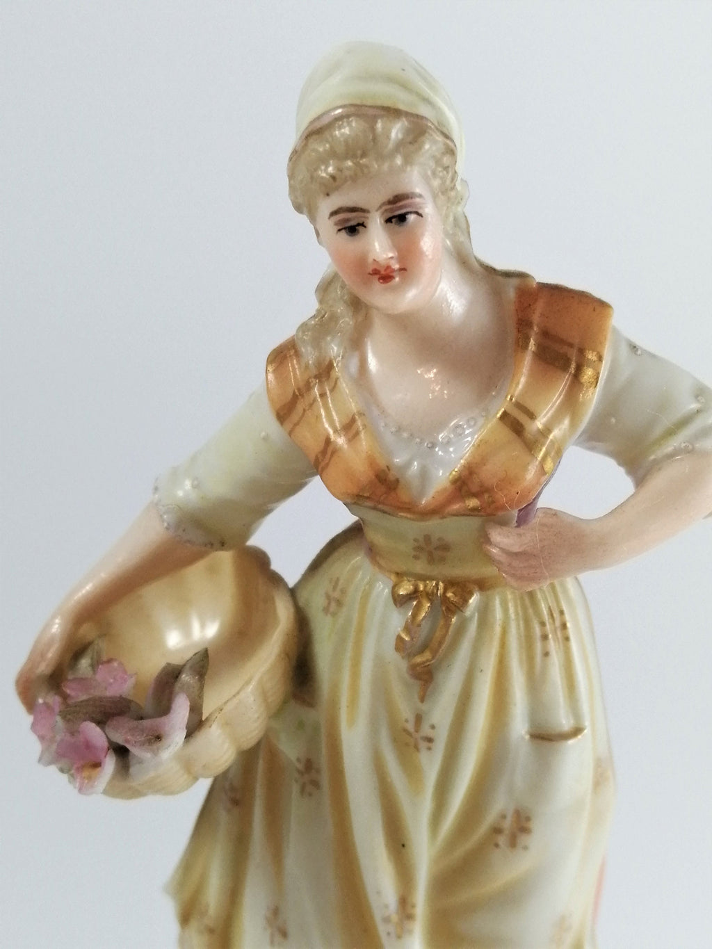 Le Nove antique porcelain figurine, mid 19th century.