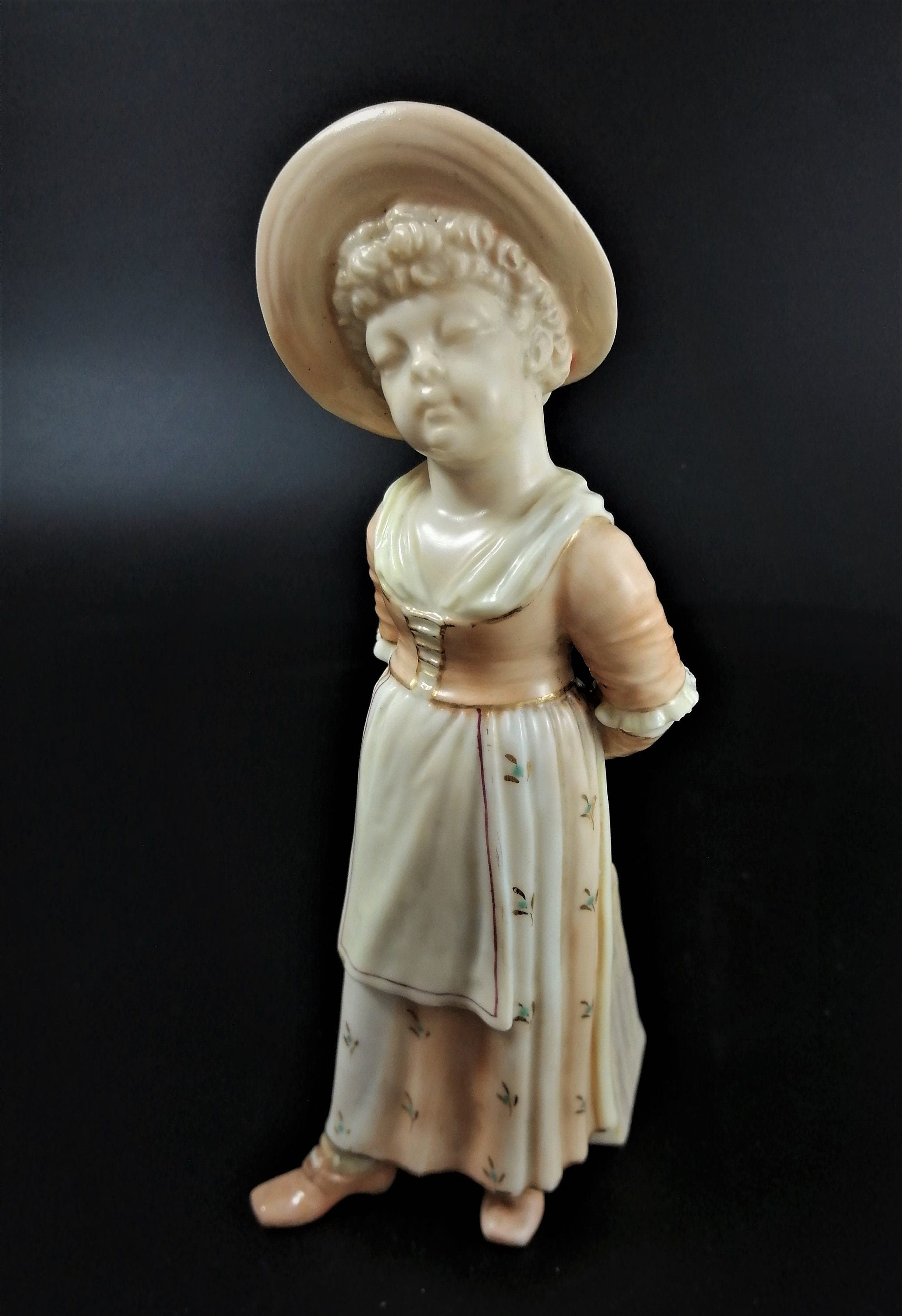 Antique Royal Worcester figural girl pepper/salt/sugar shaker, с.1886