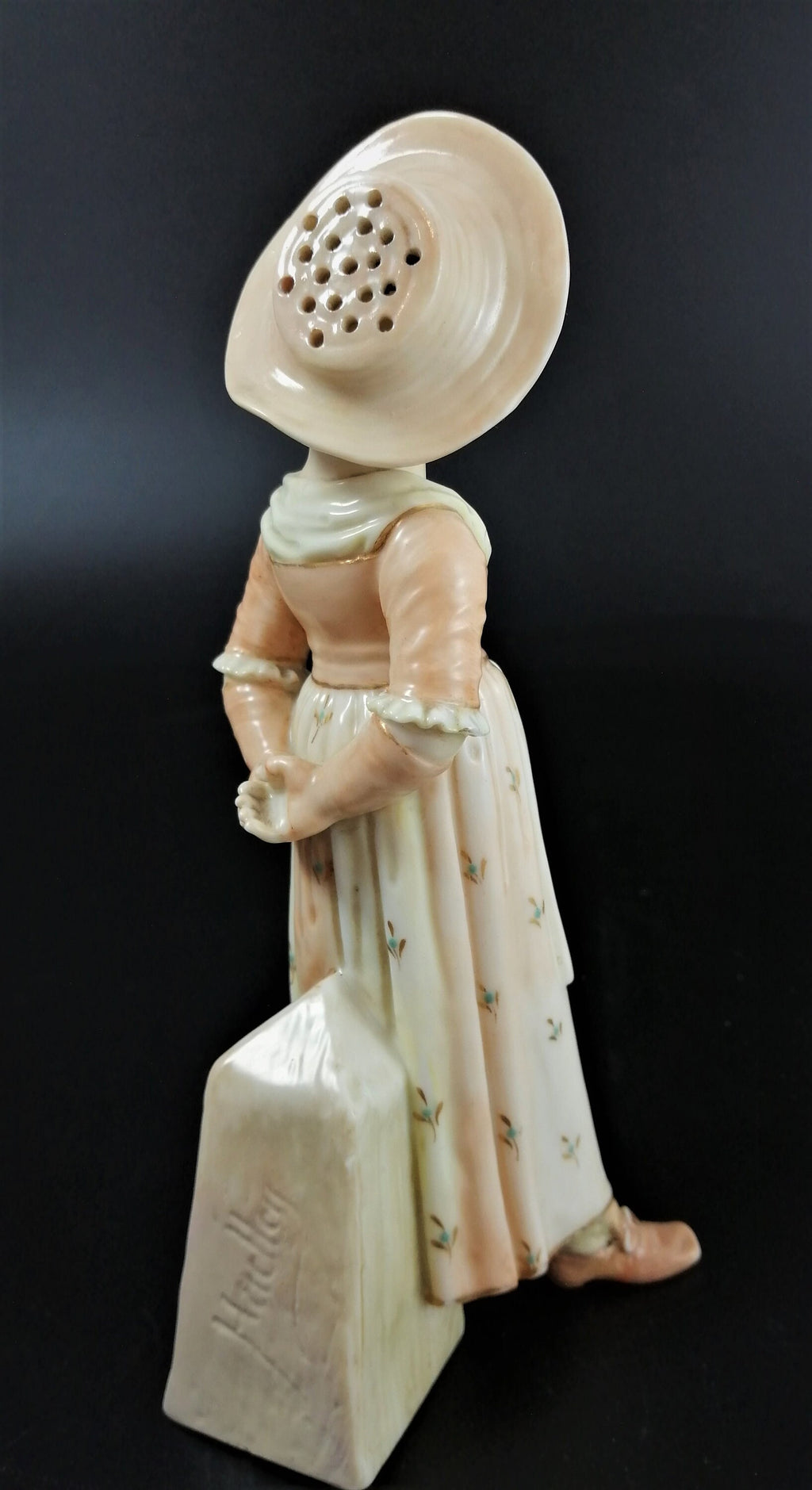 Antique Royal Worcester figural girl pepper/salt/sugar shaker, с.1886