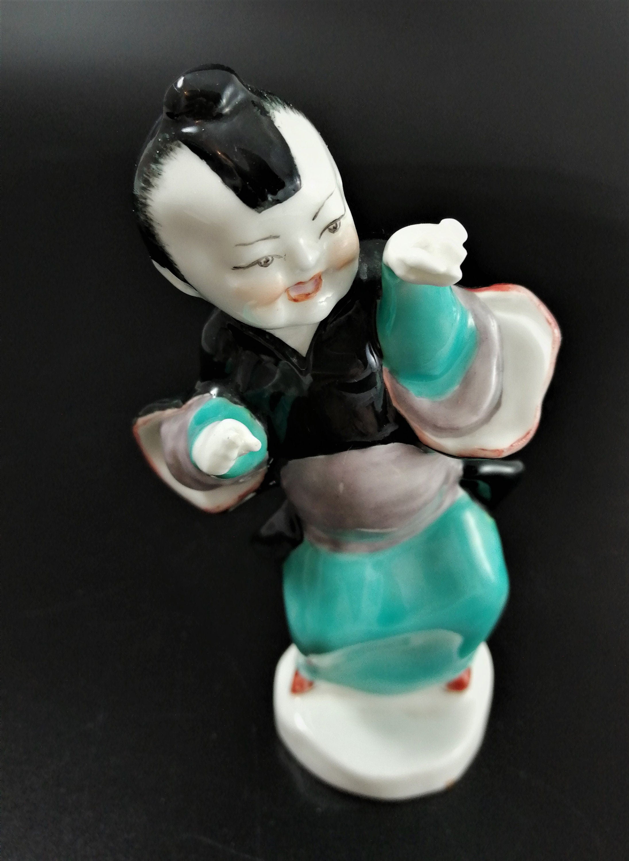 Vintage triptych of three Chinoiserie figurines,Royal Worcester