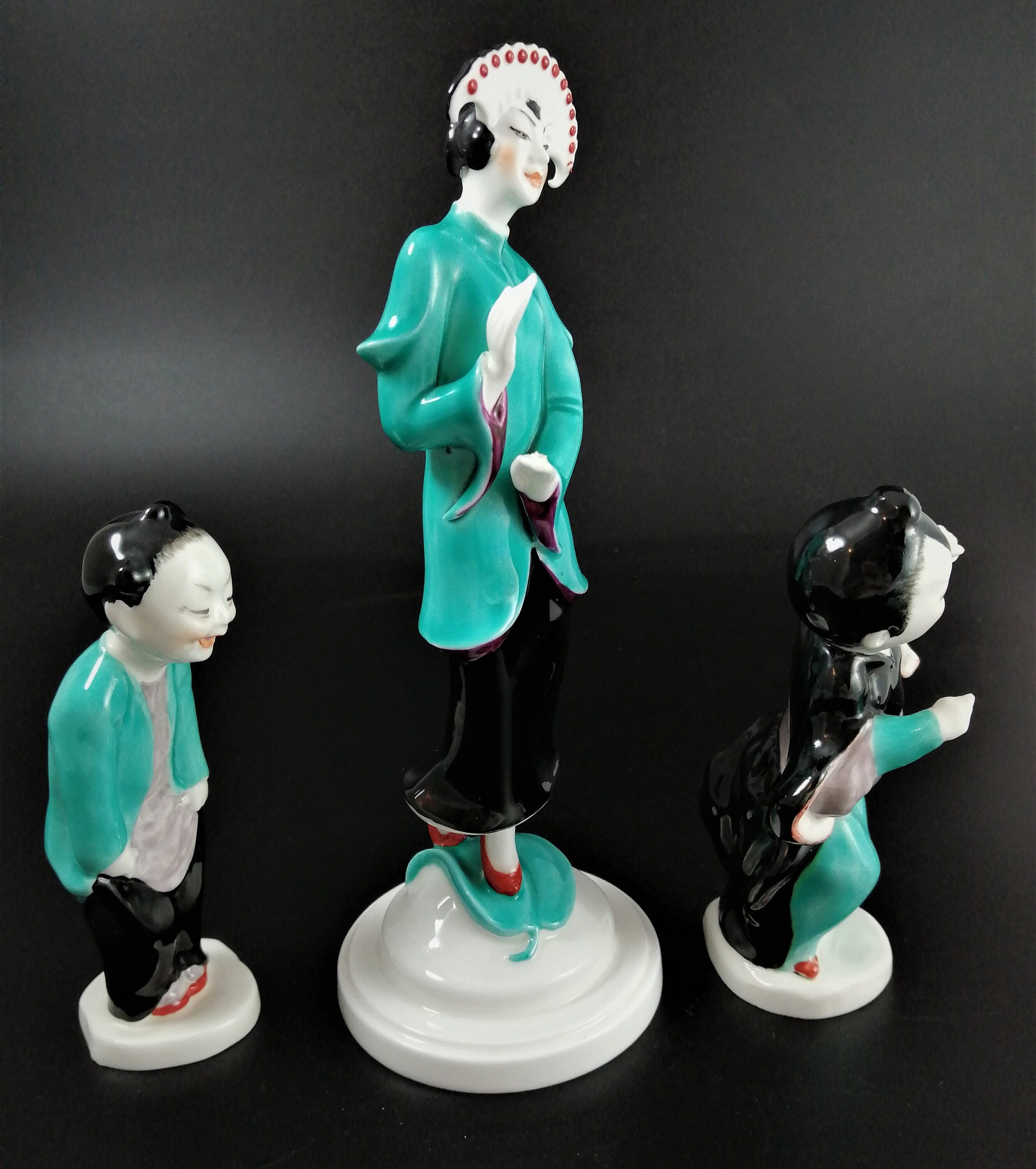 Vintage triptych of three Chinoiserie figurines,Royal Worcester