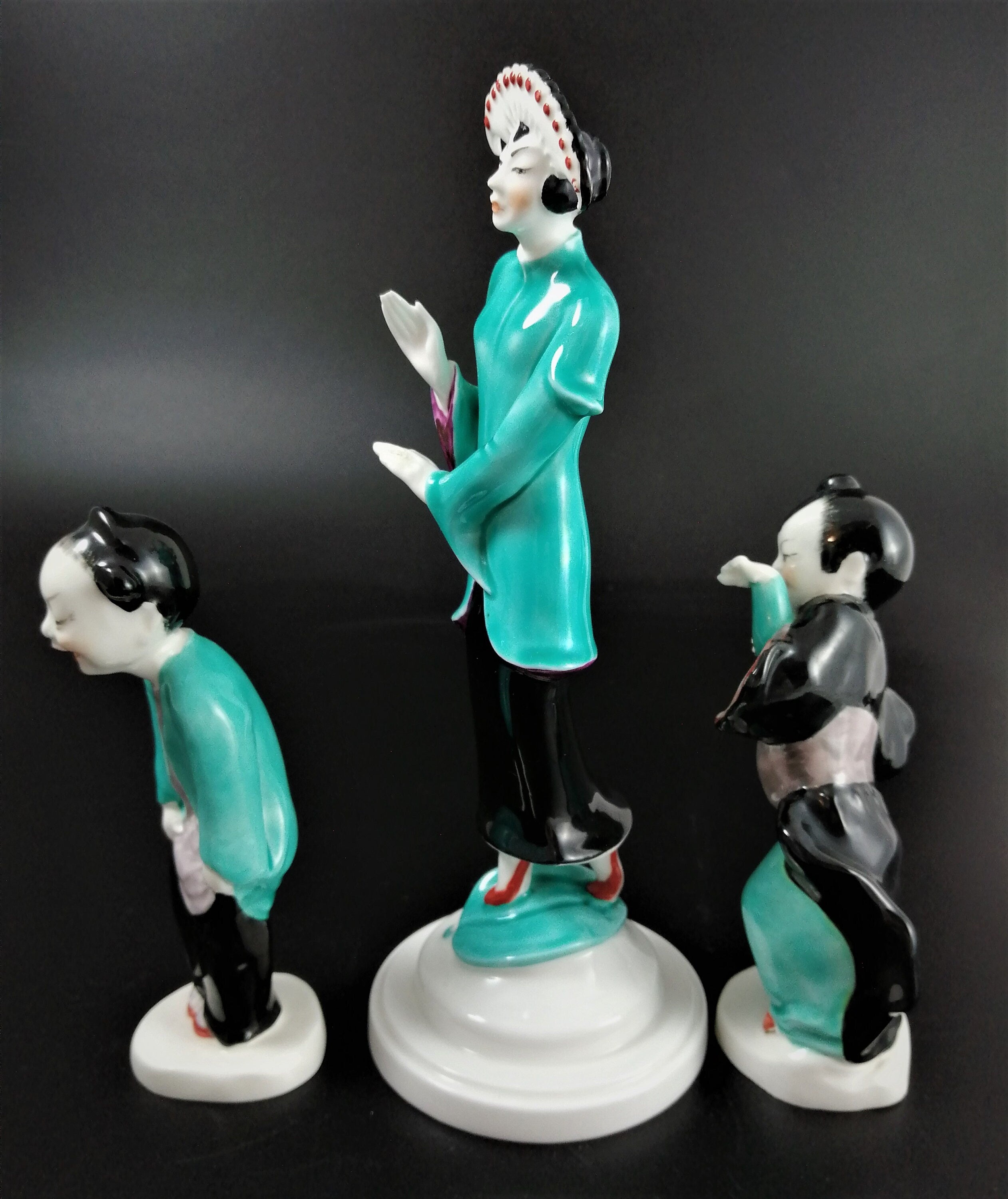 Vintage triptych of three Chinoiserie figurines,Royal Worcester