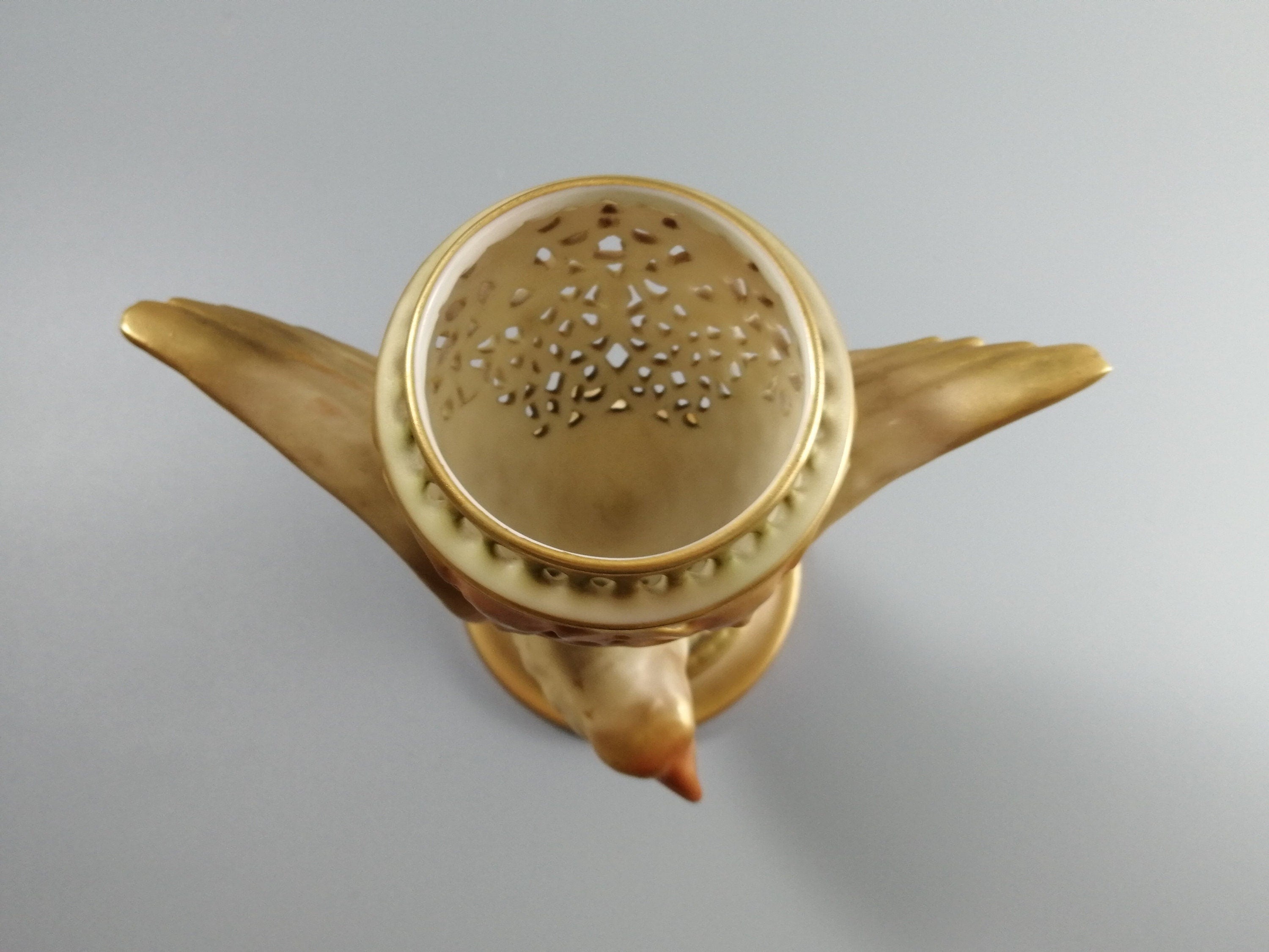 Royal Worcester eagle reticulated pot pourri 1920