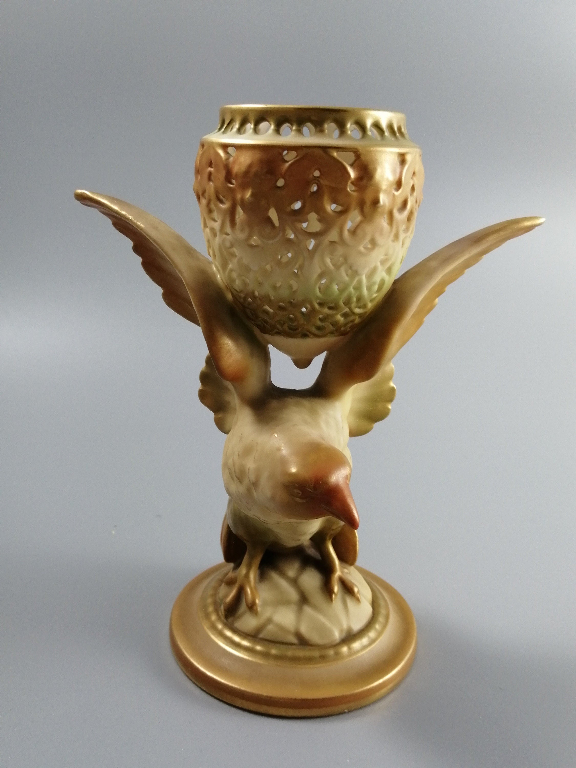 Royal Worcester eagle reticulated pot pourri 1920