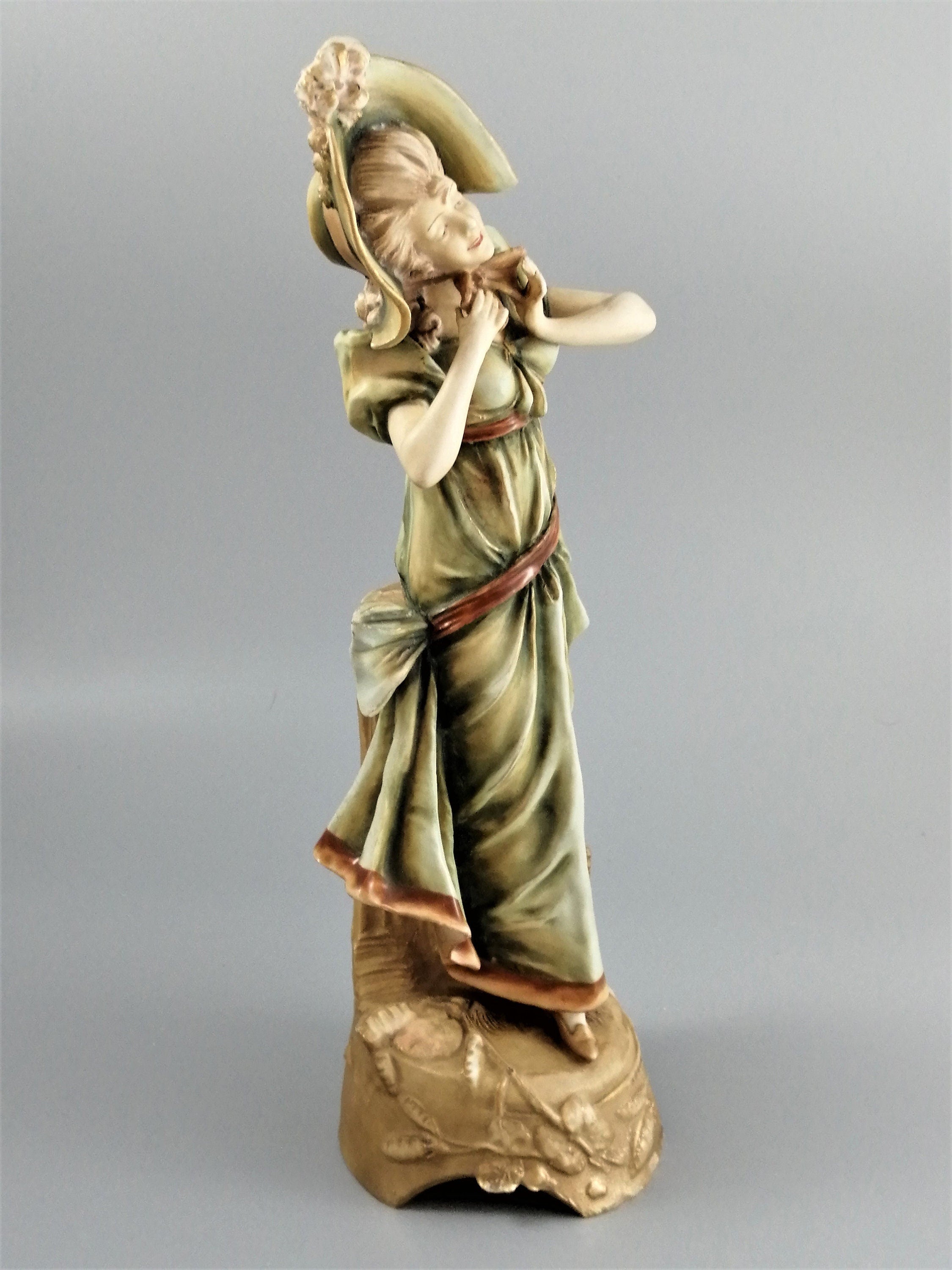 Ernst Wahliss Antique Porcelain Figurine: Elegant Lady with Bonnet, Vienna Mark