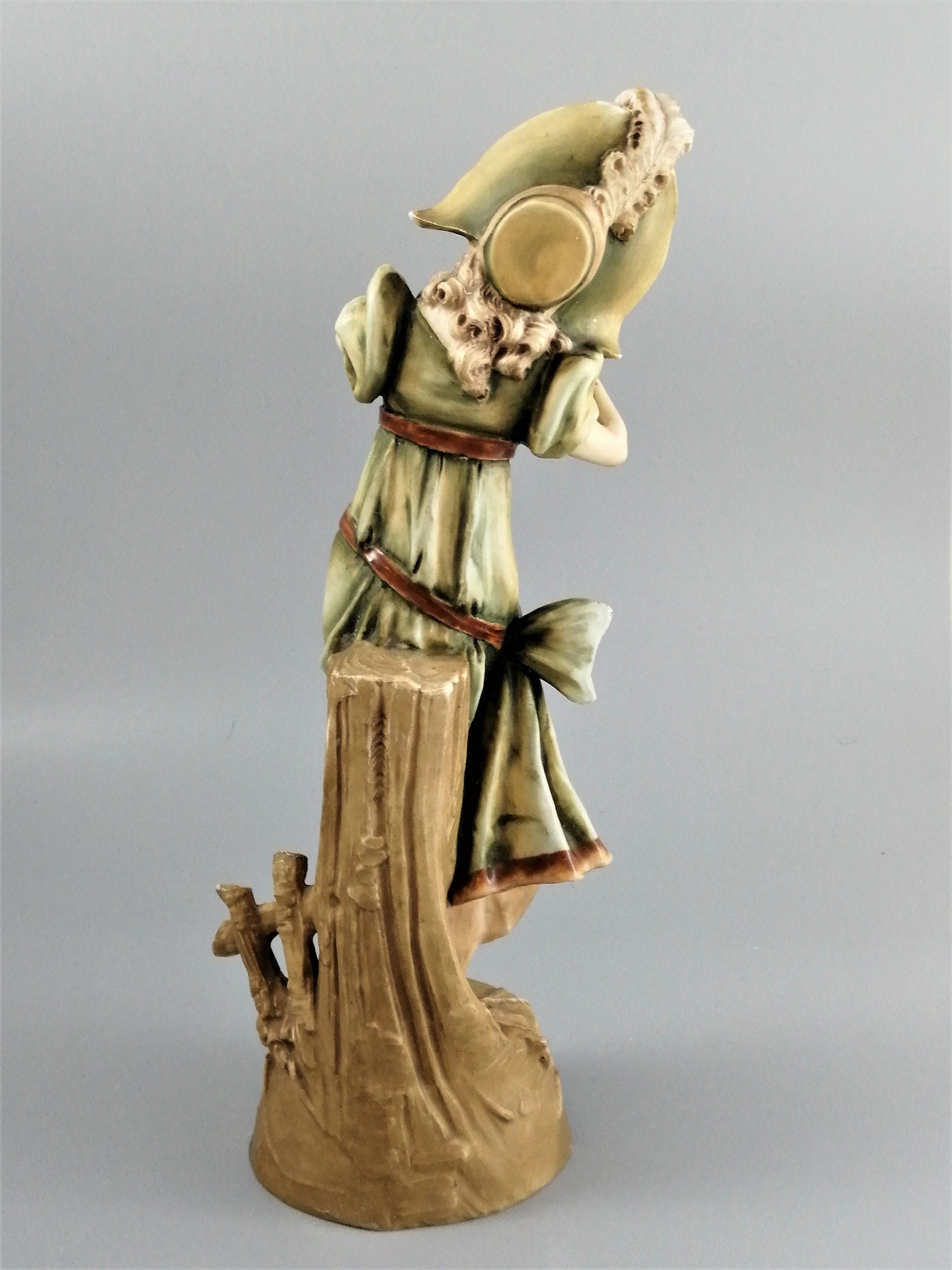Ernst Wahliss Antique Porcelain Figurine: Elegant Lady with Bonnet, Vienna Mark