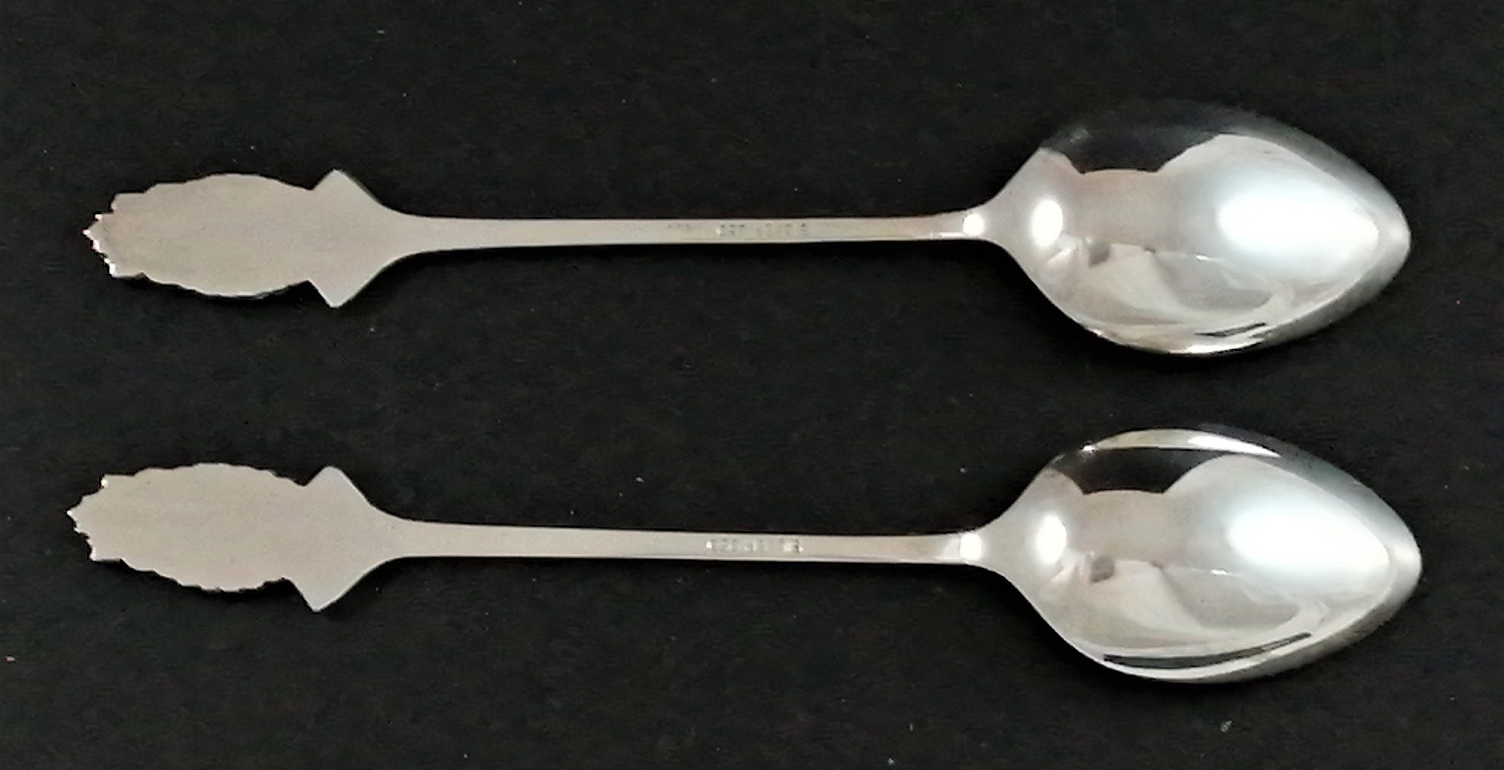 Pair of .950 silver commemorative spoons, "Ganken", Japan, in an original case.