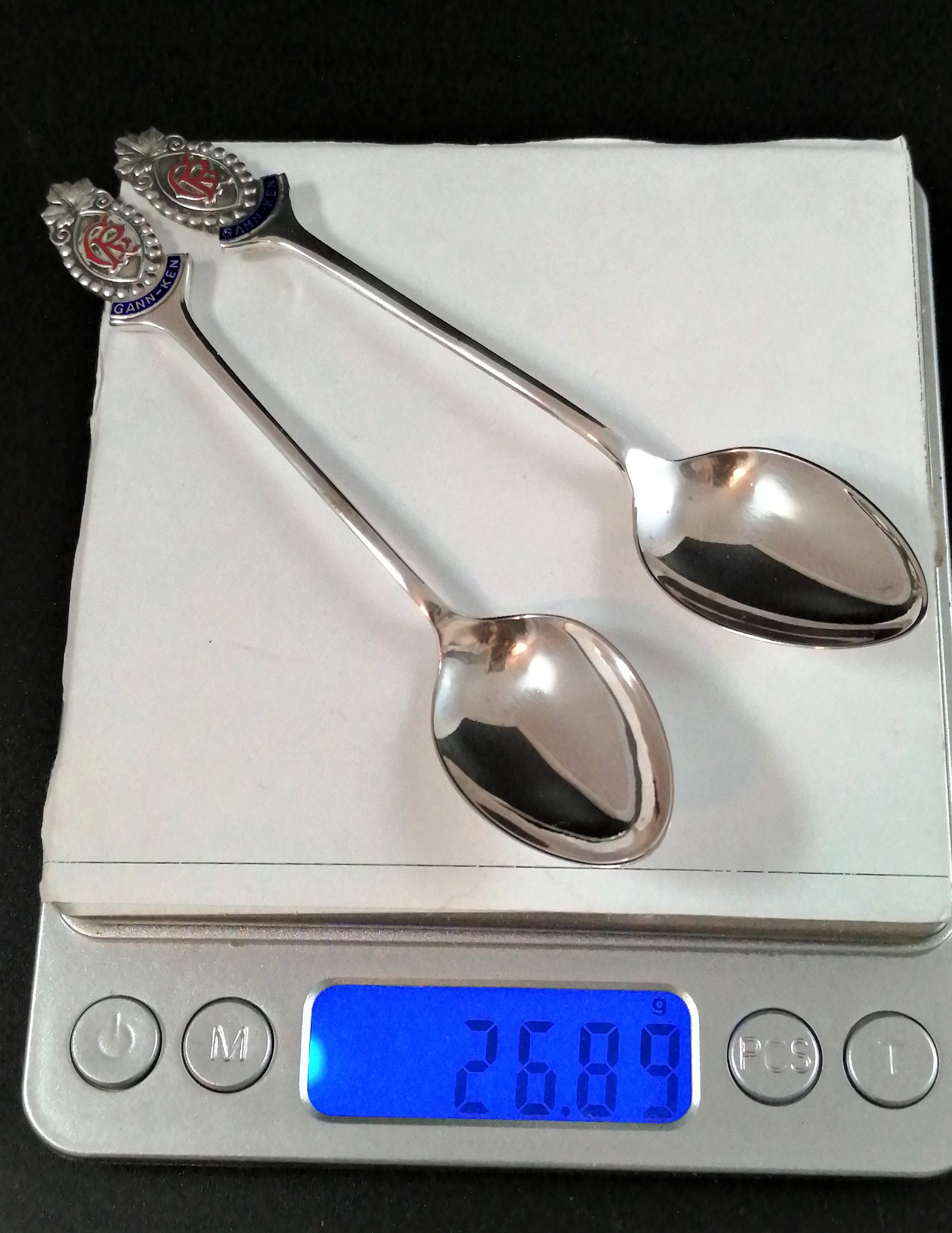 Pair of .950 silver commemorative spoons, "Ganken", Japan, in an original case.