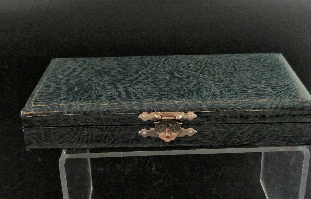 Pair of .950 silver commemorative spoons, "Ganken", Japan, in an original case.