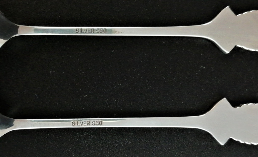 Pair of .950 silver commemorative spoons, "Ganken", Japan, in an original case.