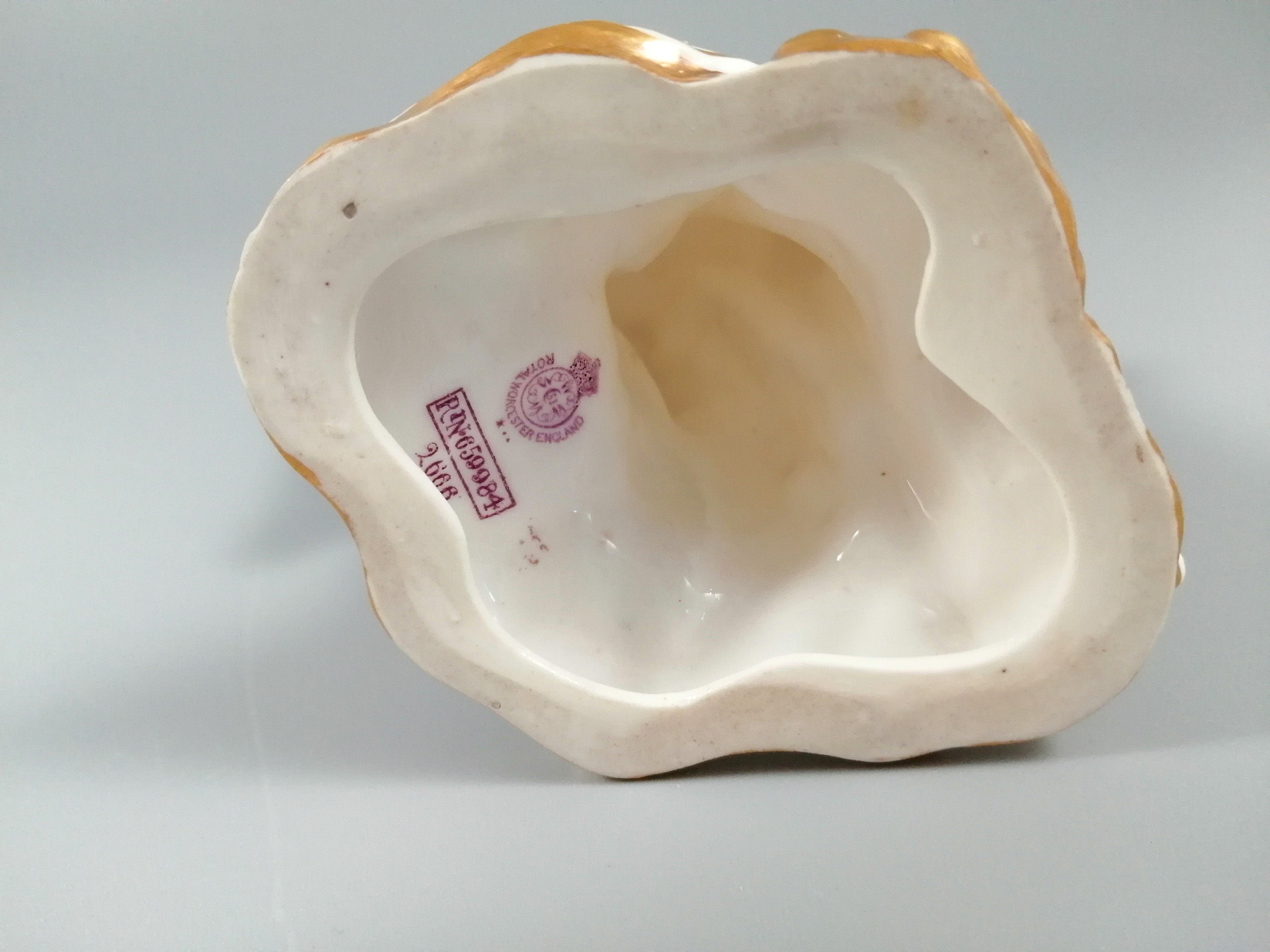 Royal Worcester Bird on Stump Kingfisher 2666, 1918