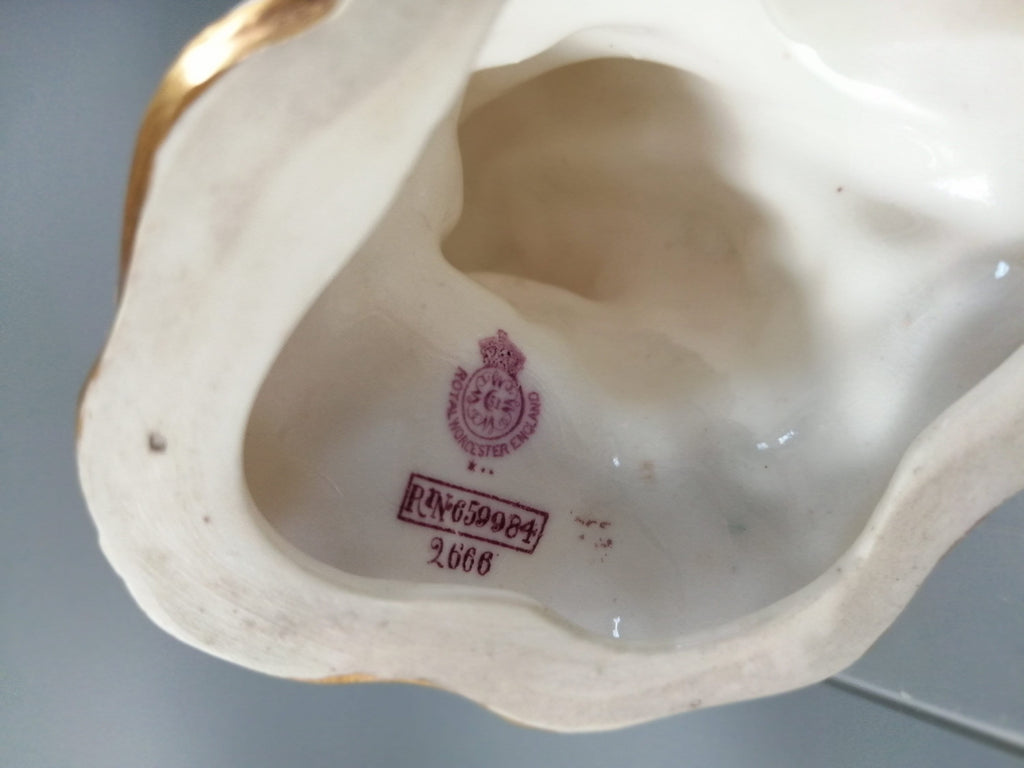 Royal Worcester Bird on Stump Kingfisher 2666, 1918