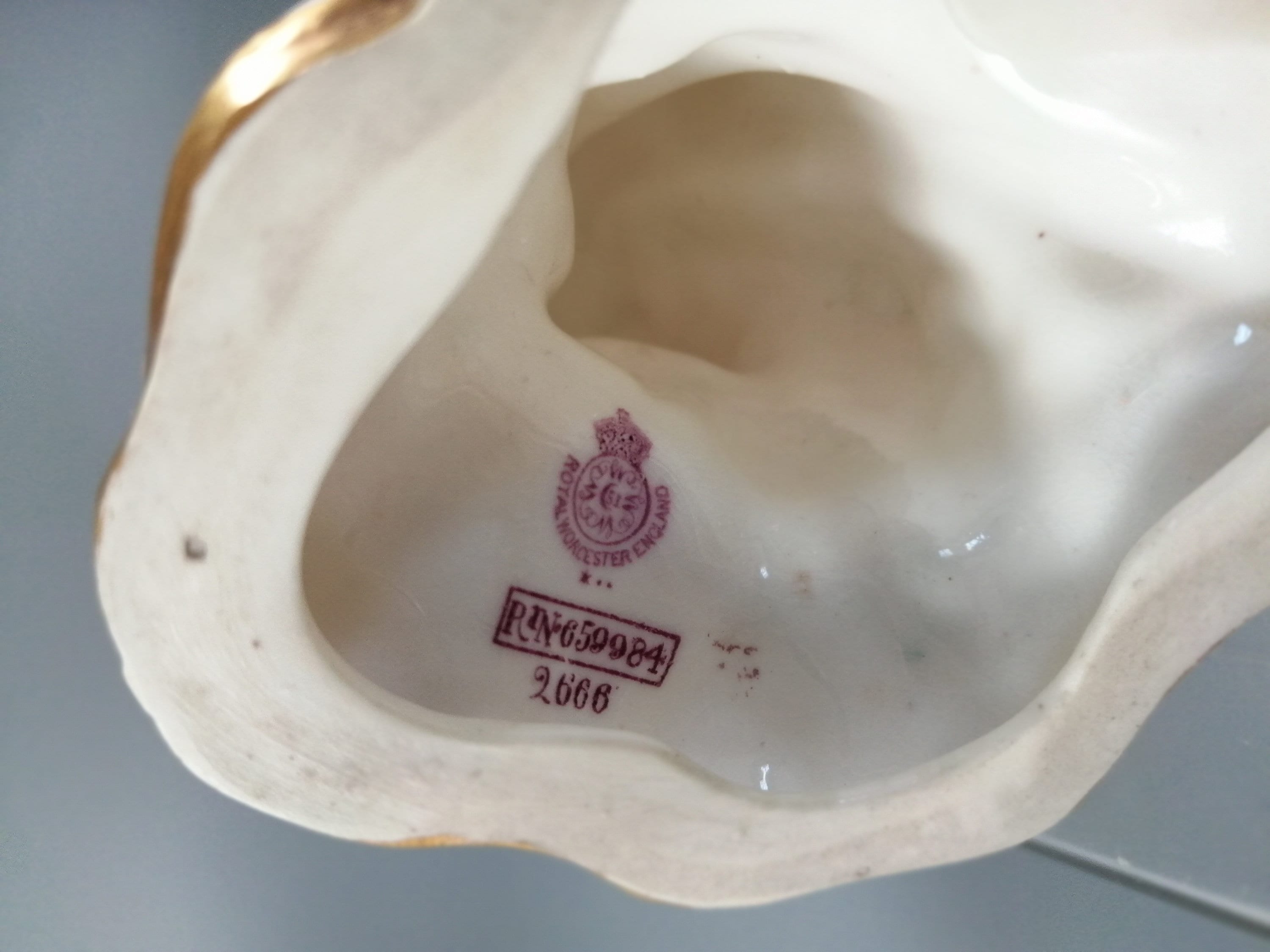 Royal Worcester Bird on Stump Kingfisher 2666, 1918