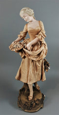 Antique porcelain figurine "Woman with Flowers" - Royal Vienna, Ernst Wahliss