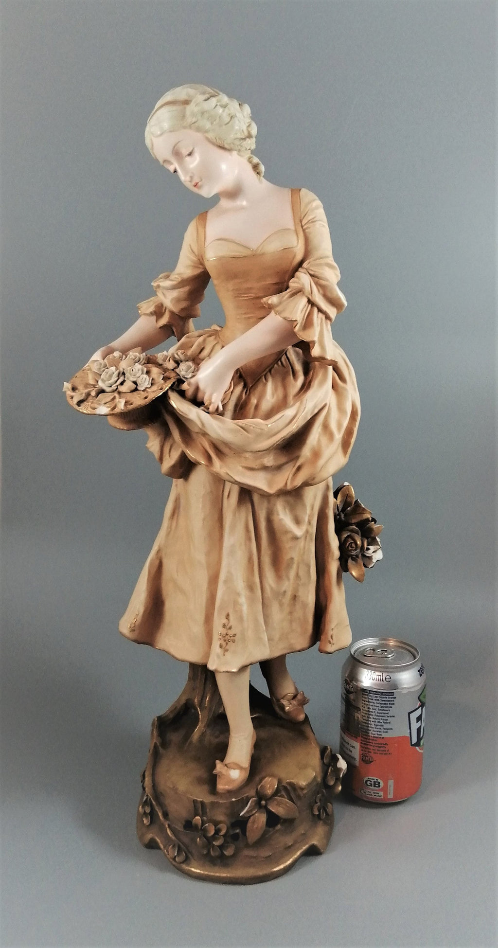 Antique porcelain figurine "Woman with Flowers" - Royal Vienna, Ernst Wahliss