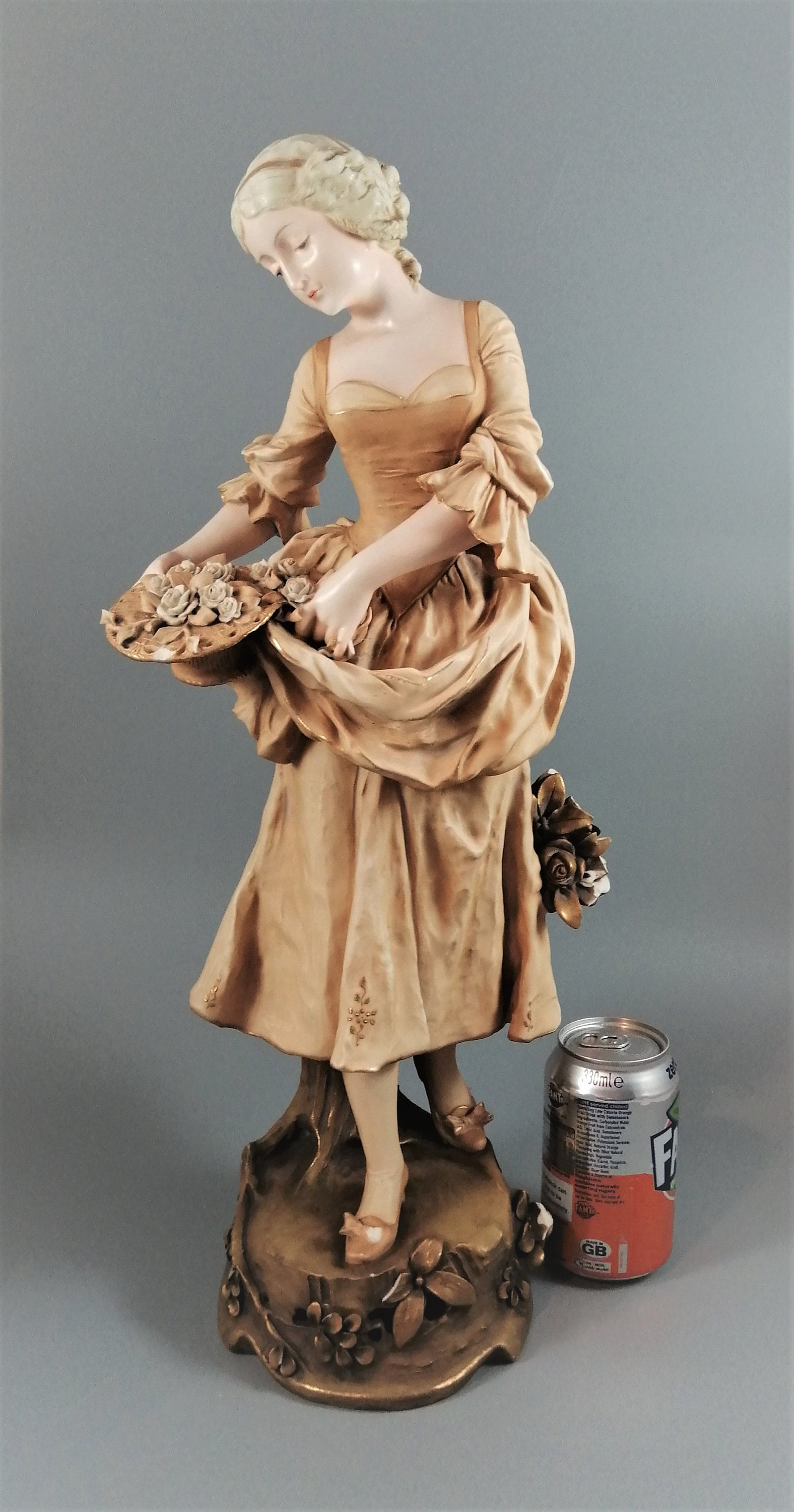 Antique porcelain figurine "Woman with Flowers" - Royal Vienna, Ernst Wahliss