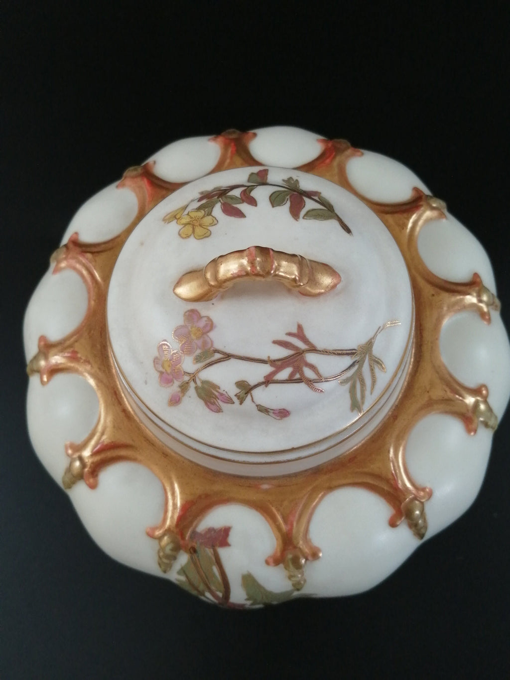 A Royal Worcester jar and cover for Stonier & Co., Liverpool, 'The Stuart',1889