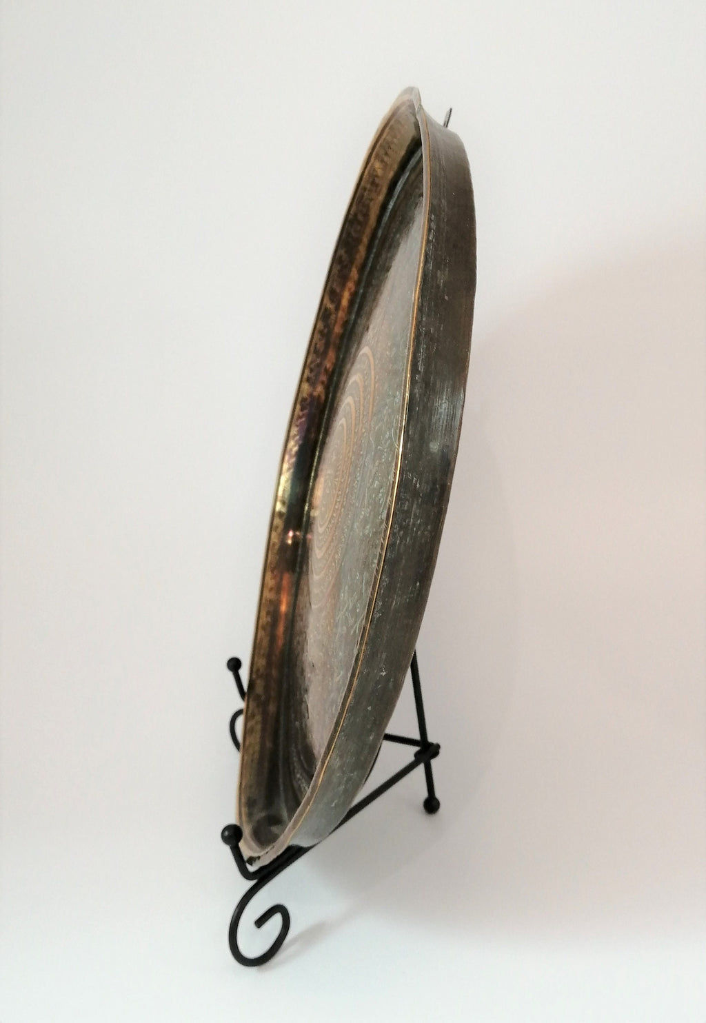 Antique Benares Brass Tray: Hand-Engraved Indian Floral & Horse Decor (32 cm)