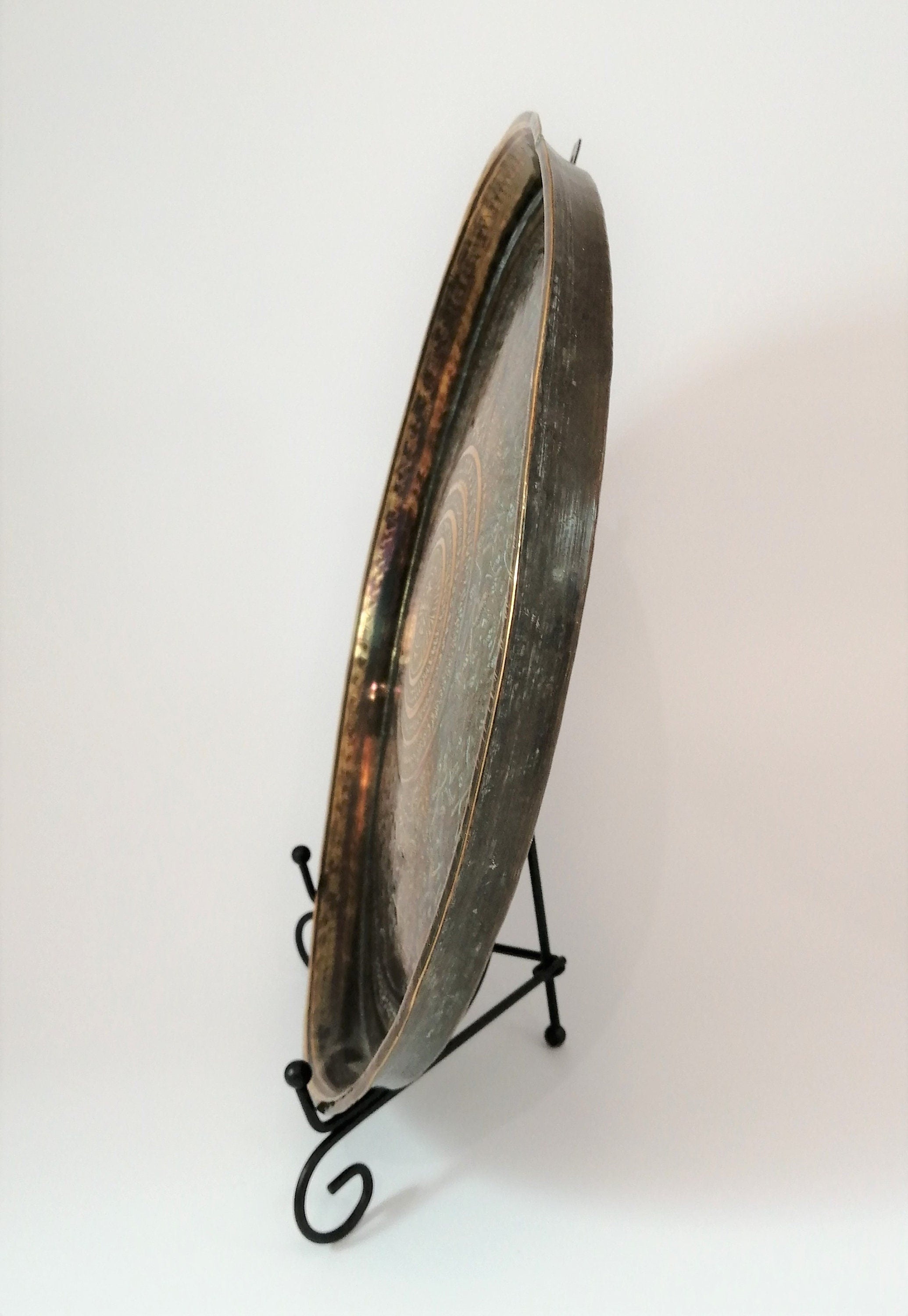 Antique Benares Brass Tray: Hand-Engraved Indian Floral & Horse Decor (32 cm)
