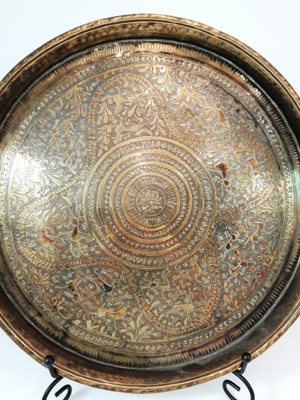Antique Benares Brass Tray: Hand-Engraved Indian Floral & Horse Decor (32 cm)