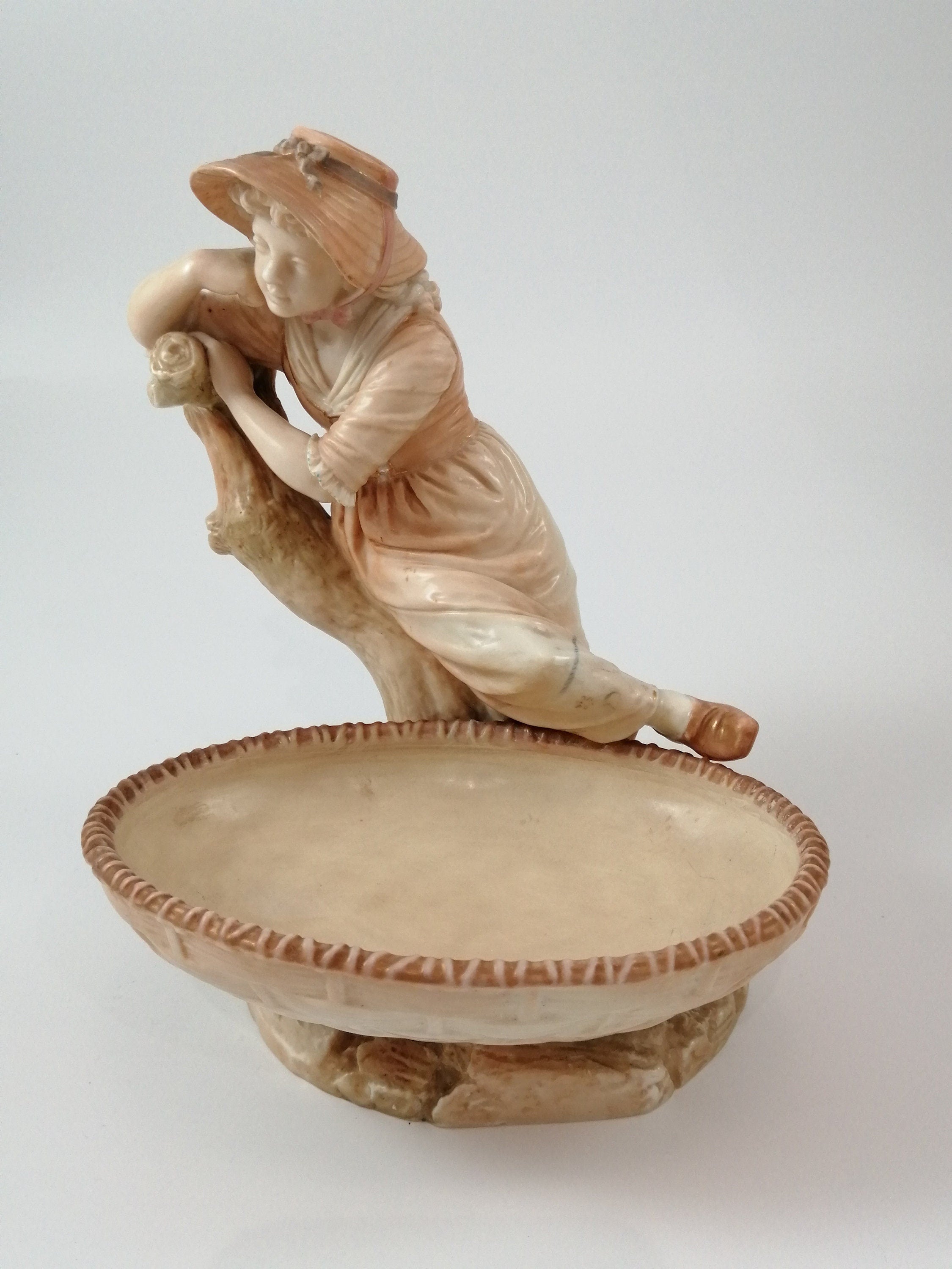 Royal Worcester Figurine: Antique Blush Ivory Bonbon Dish, James Hadley 1889
