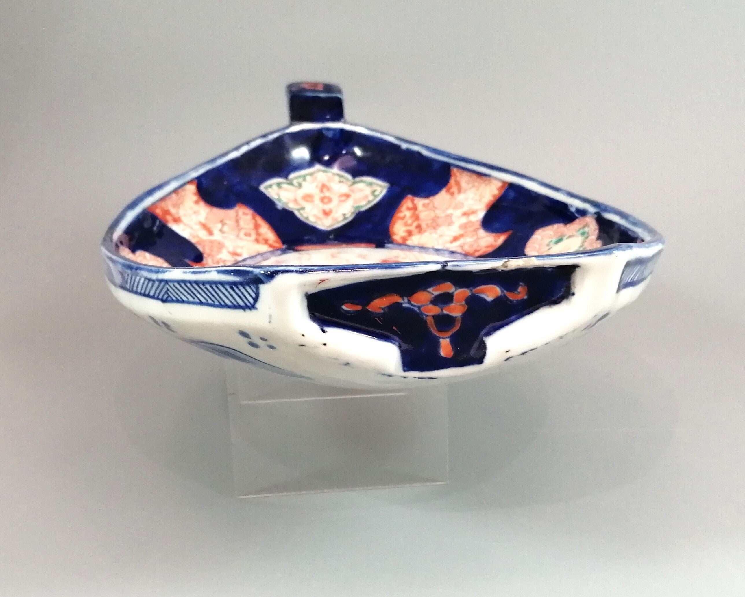 Antique Japanese Imari dish in the form of a Treasure Boat ‘Takarabune’, Meiji Period, circa 1900