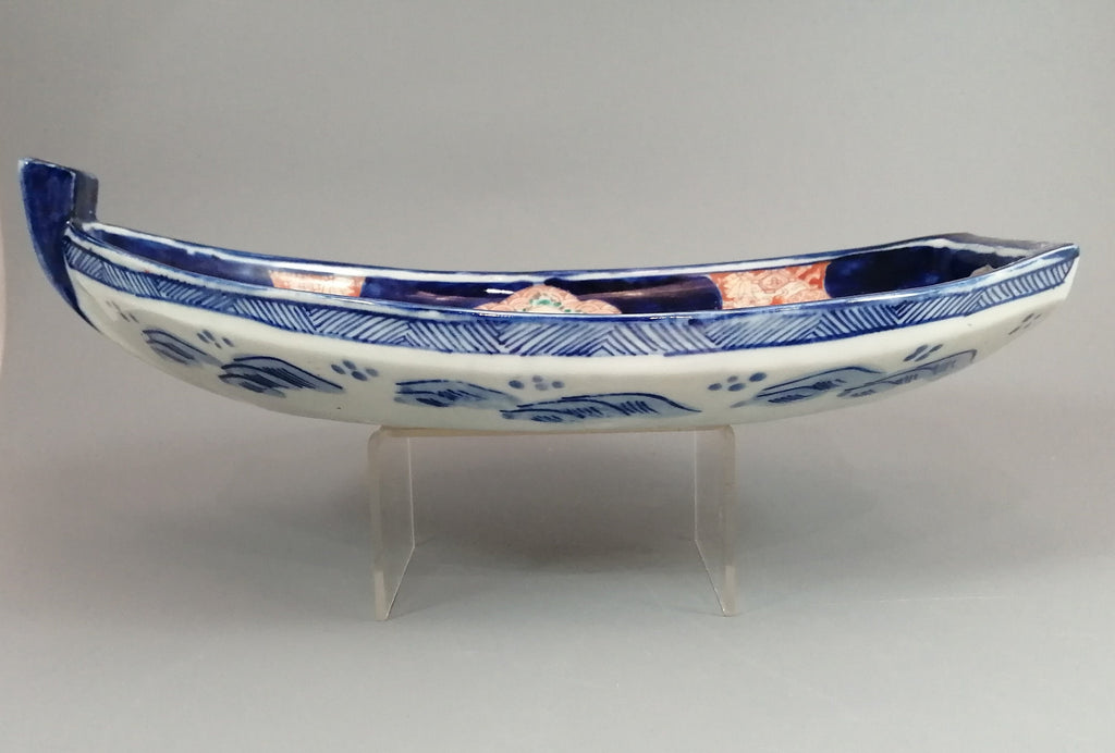 Antique Japanese Imari dish in the form of a Treasure Boat ‘Takarabune’, Meiji Period, circa 1900