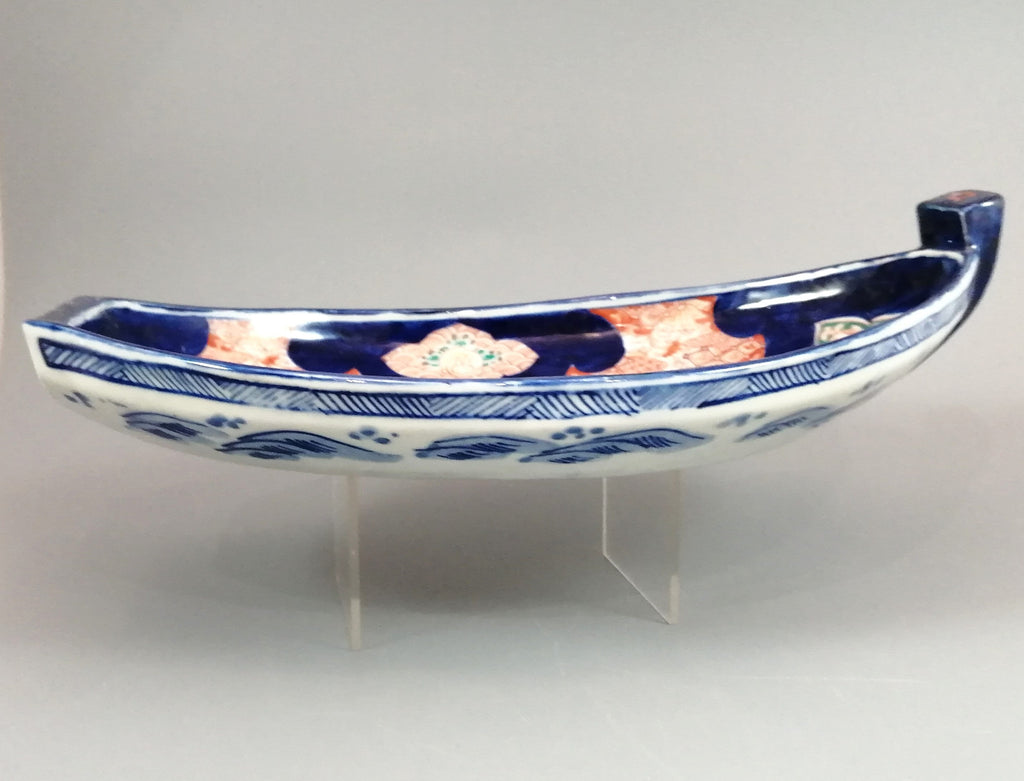 Antique Japanese Imari dish in the form of a Treasure Boat ‘Takarabune’, Meiji Period, circa 1900