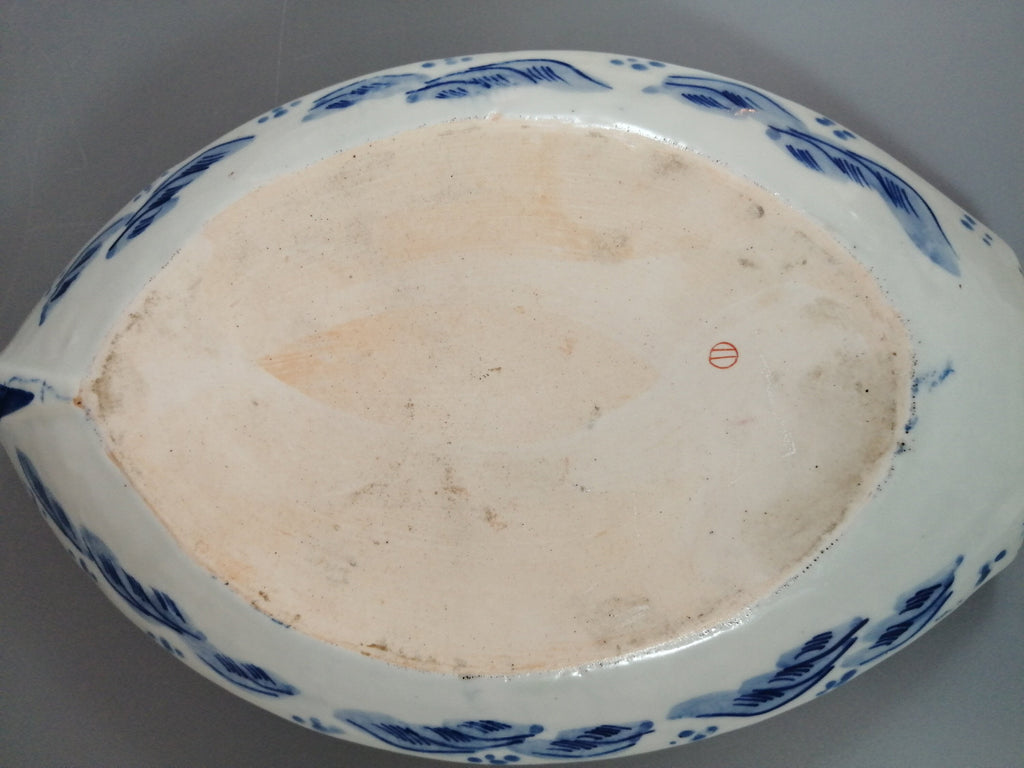 Antique Japanese Imari dish in the form of a Treasure Boat ‘Takarabune’, Meiji Period, circa 1900