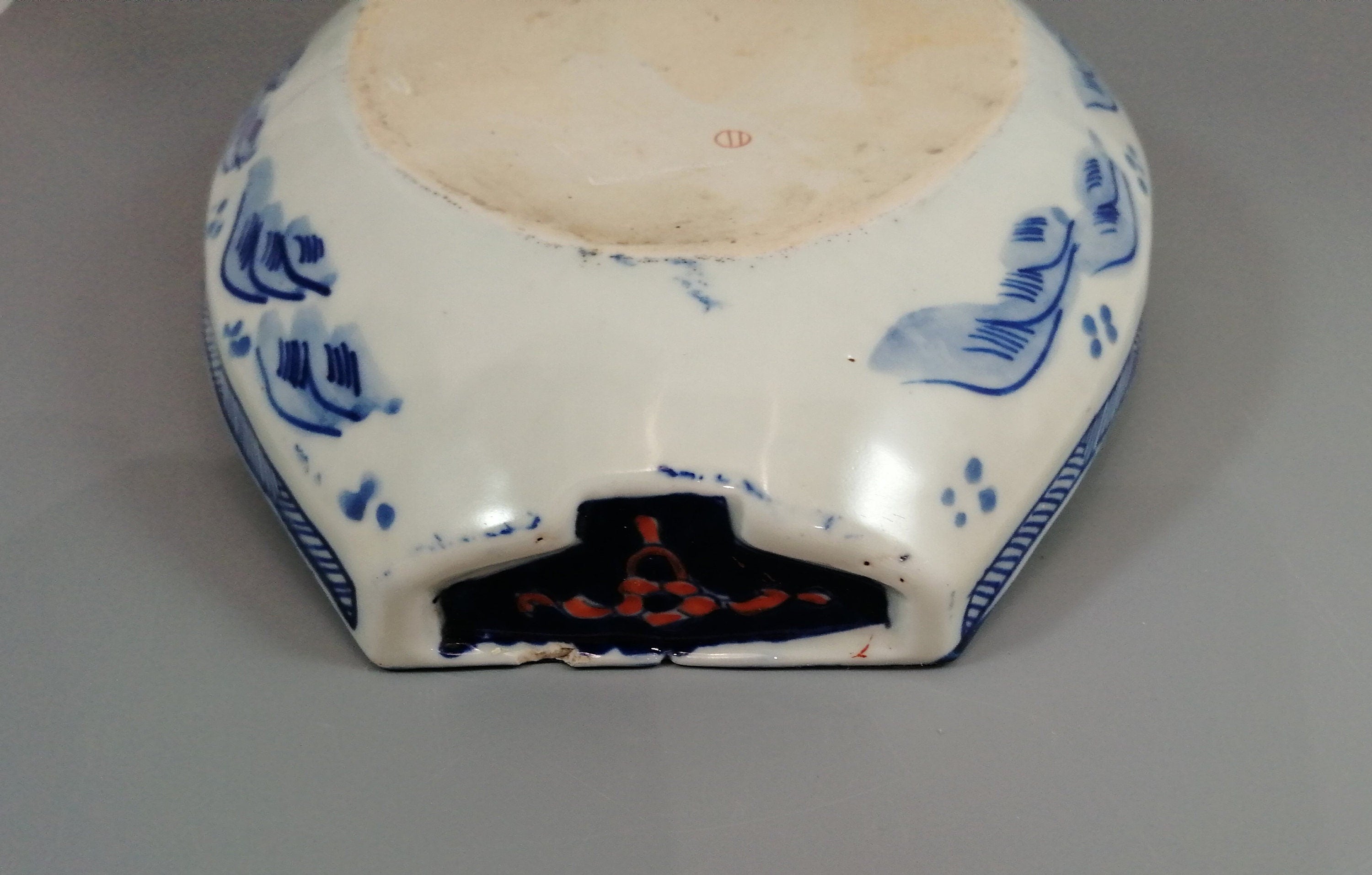 Antique Japanese Imari dish in the form of a Treasure Boat ‘Takarabune’, Meiji Period, circa 1900