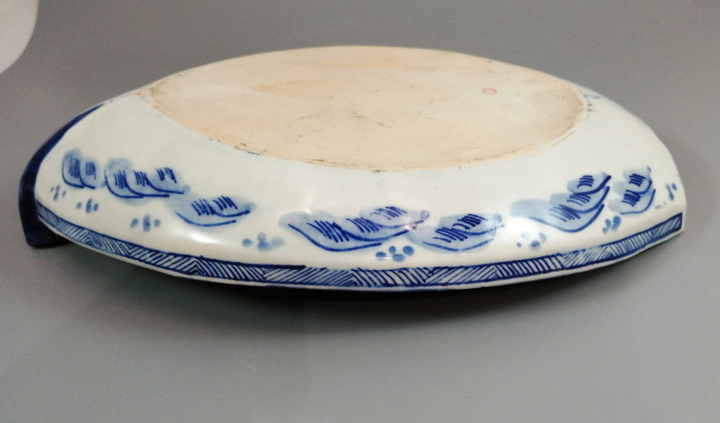 Antique Japanese Imari dish in the form of a Treasure Boat ‘Takarabune’, Meiji Period, circa 1900