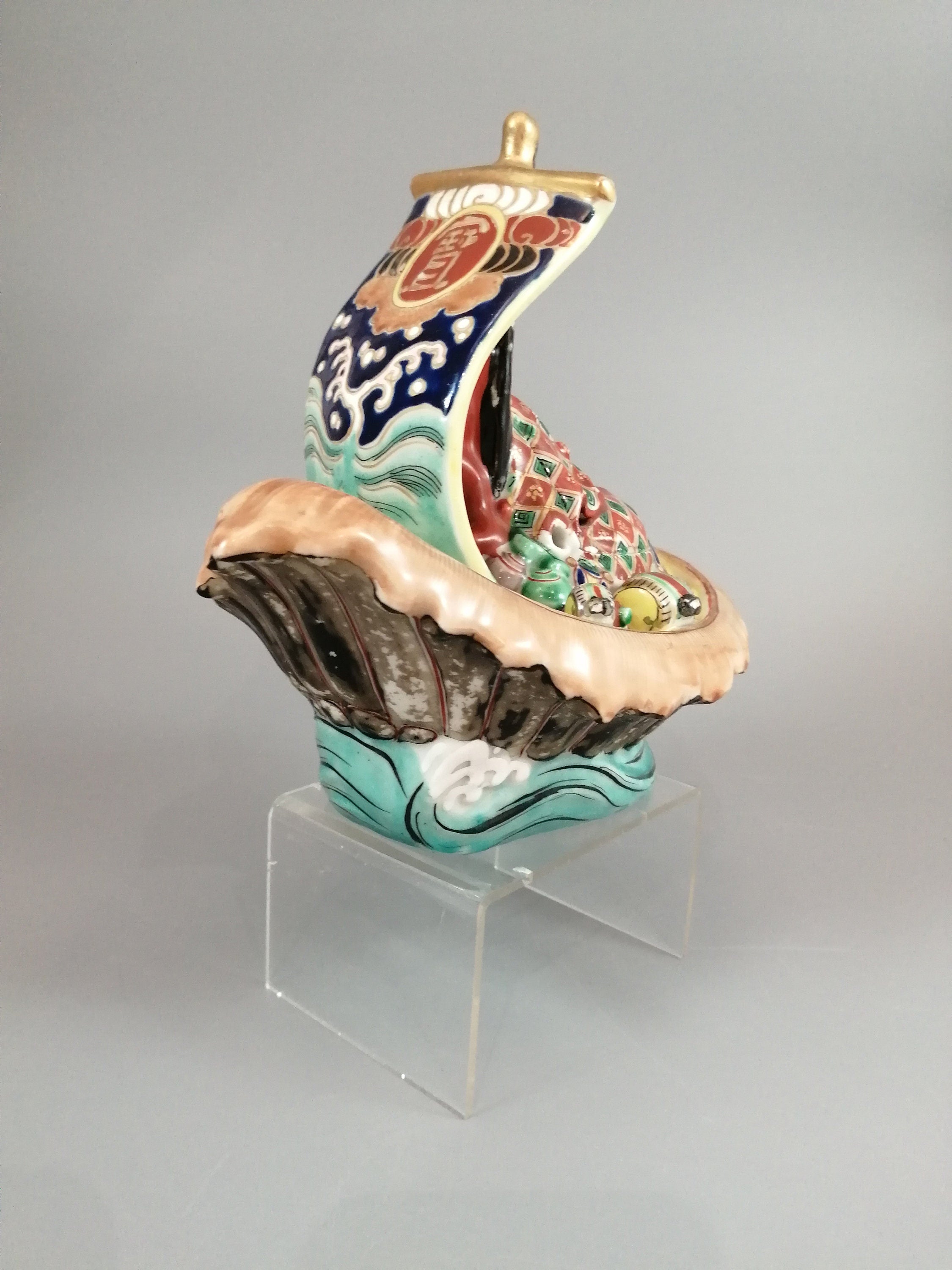 Japanese Kutani censer in the shape of a treasure ship, Takarabune, Meiji period