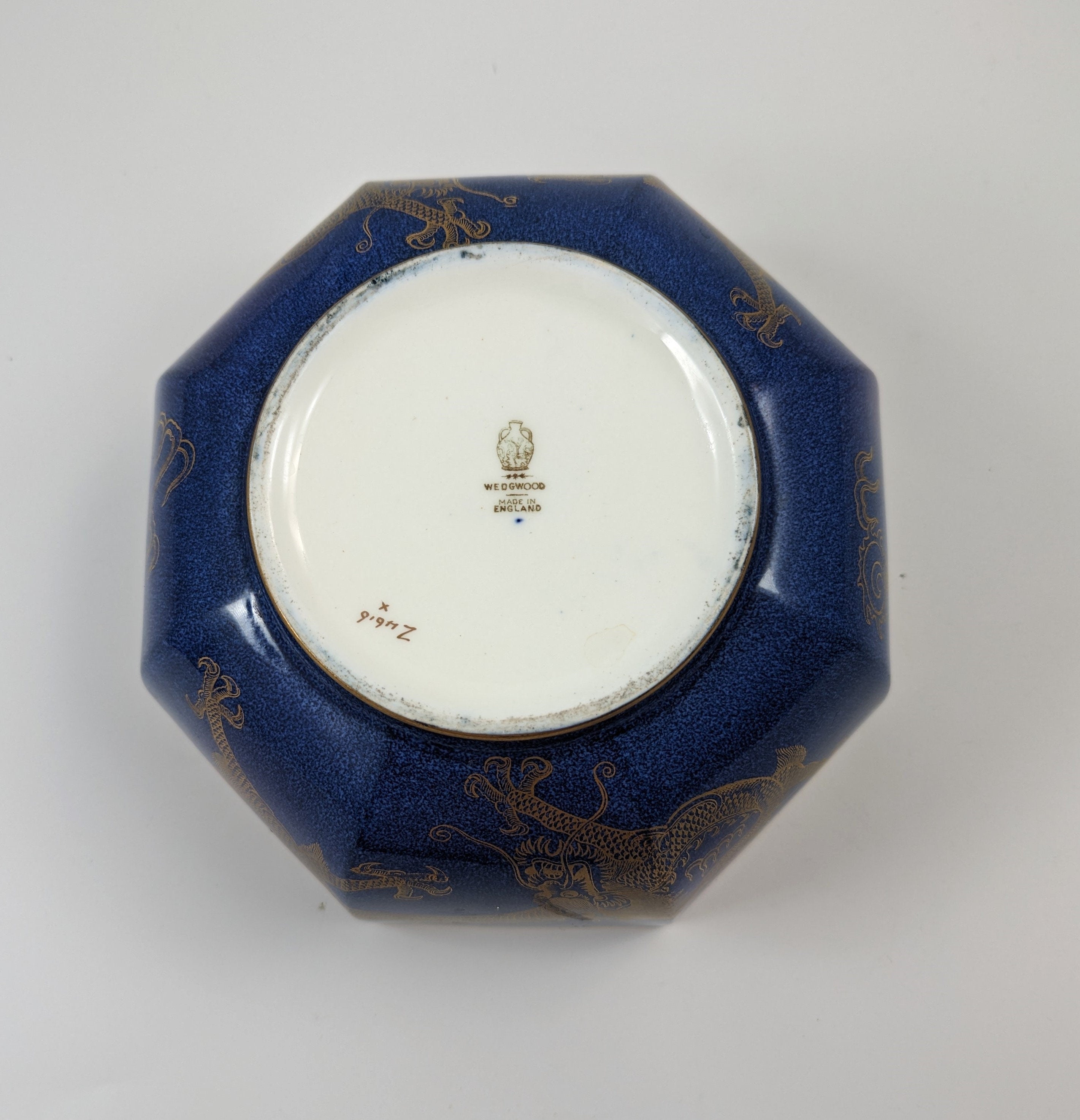 Wedgwood large octagonal  bowl "Celestial Dragon"  Daisy Makeig Jones ,с.1920