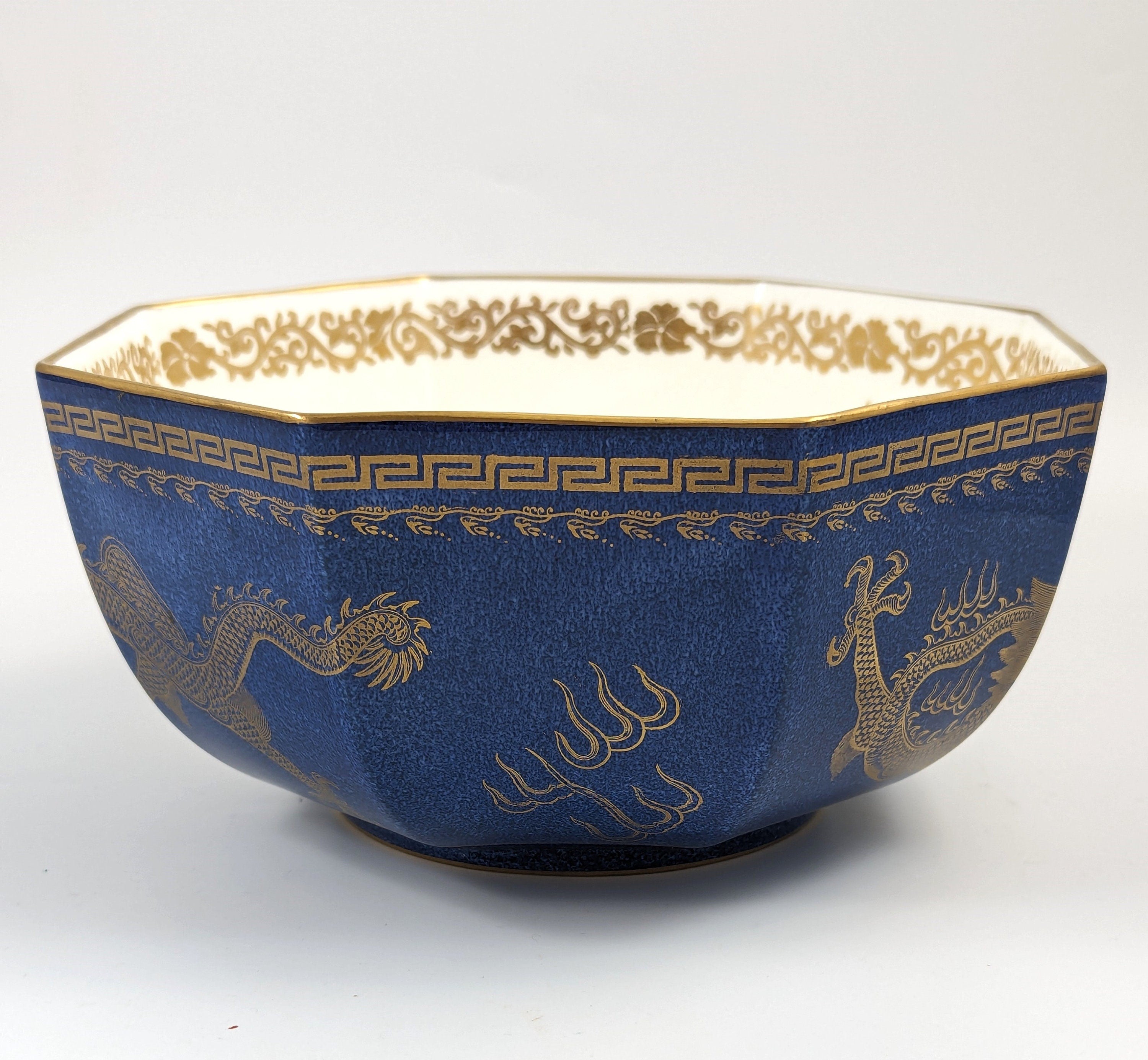 Wedgwood large octagonal  bowl "Celestial Dragon"  Daisy Makeig Jones ,с.1920
