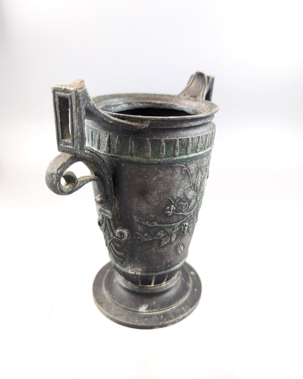 A classical Greek-style pewter amphora Jules Brateau, circa 1900.