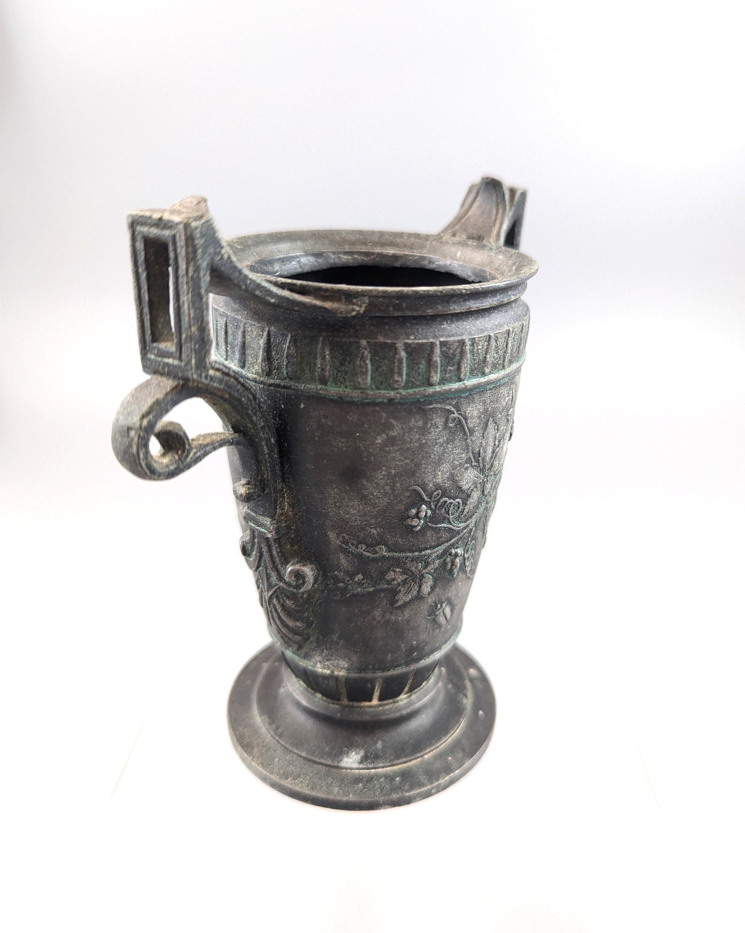 A classical Greek-style pewter amphora Jules Brateau, circa 1900.