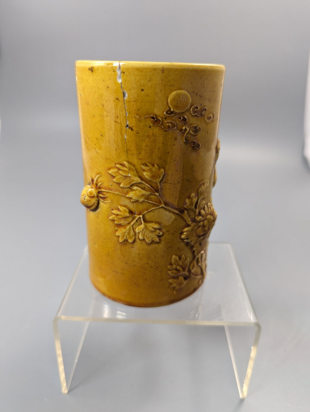 Chinese yellow-glazed brushpot, Daoguang period  (1821-1850)