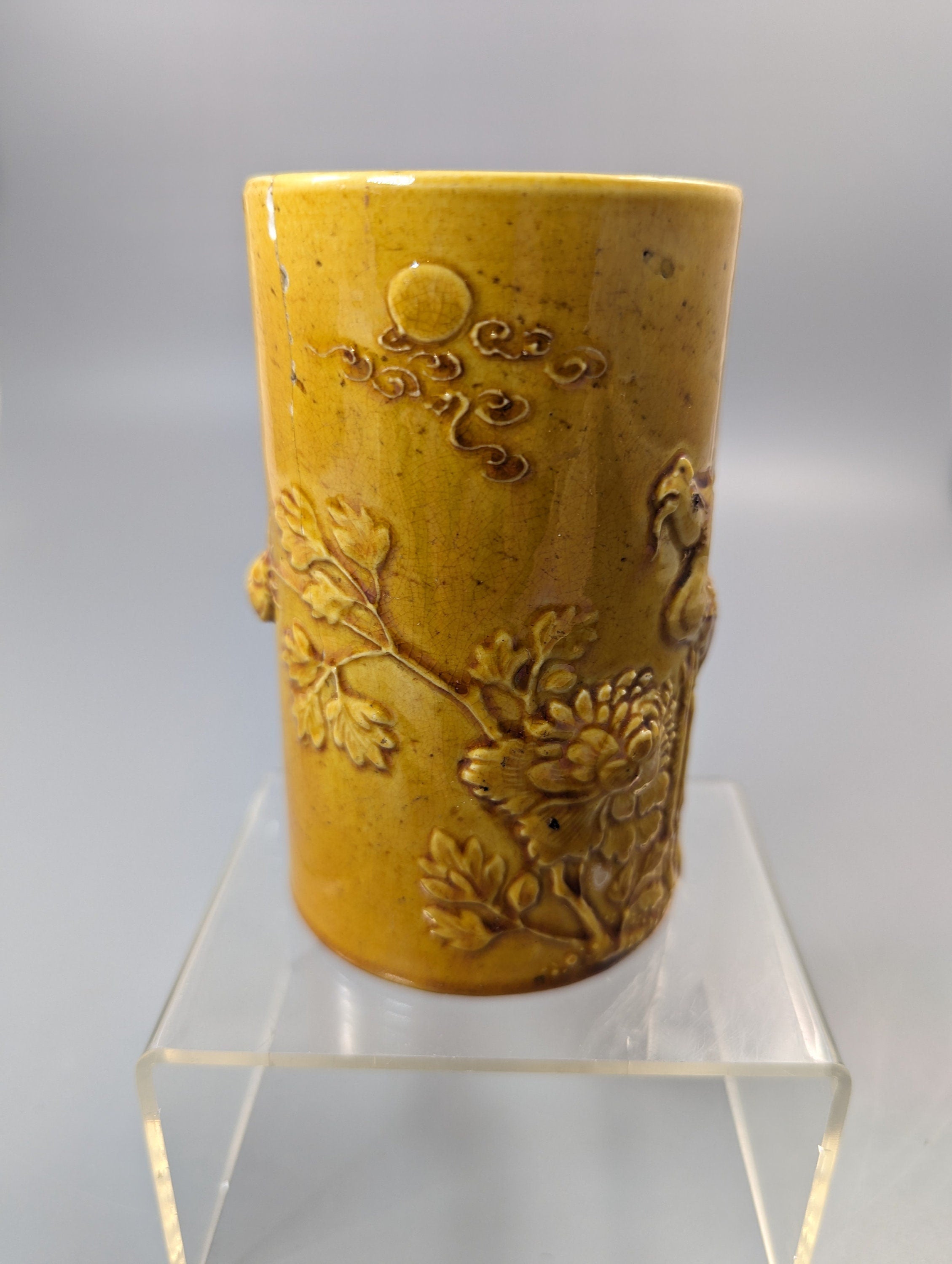 Chinese yellow-glazed brushpot, Daoguang period  (1821-1850)
