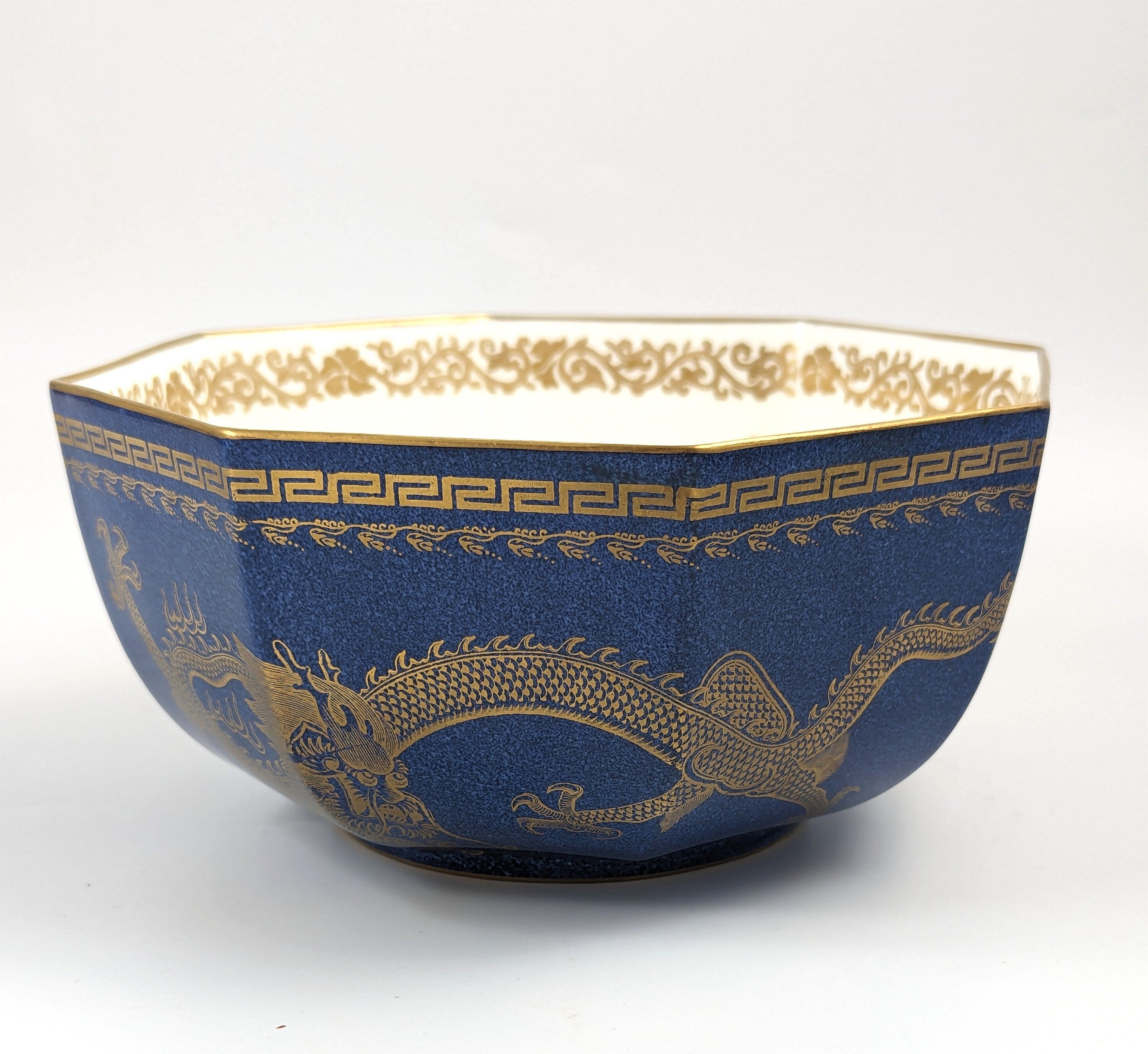 Wedgwood large octagonal  bowl "Celestial Dragon"  Daisy Makeig Jones ,с.1920