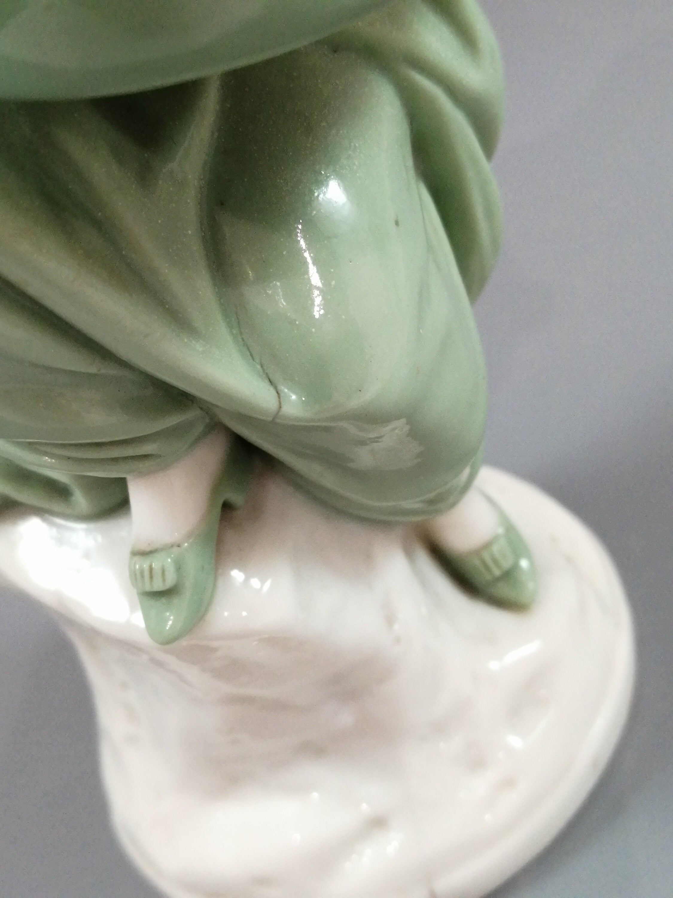 Minton a pair of celadon figurines,  с.1869