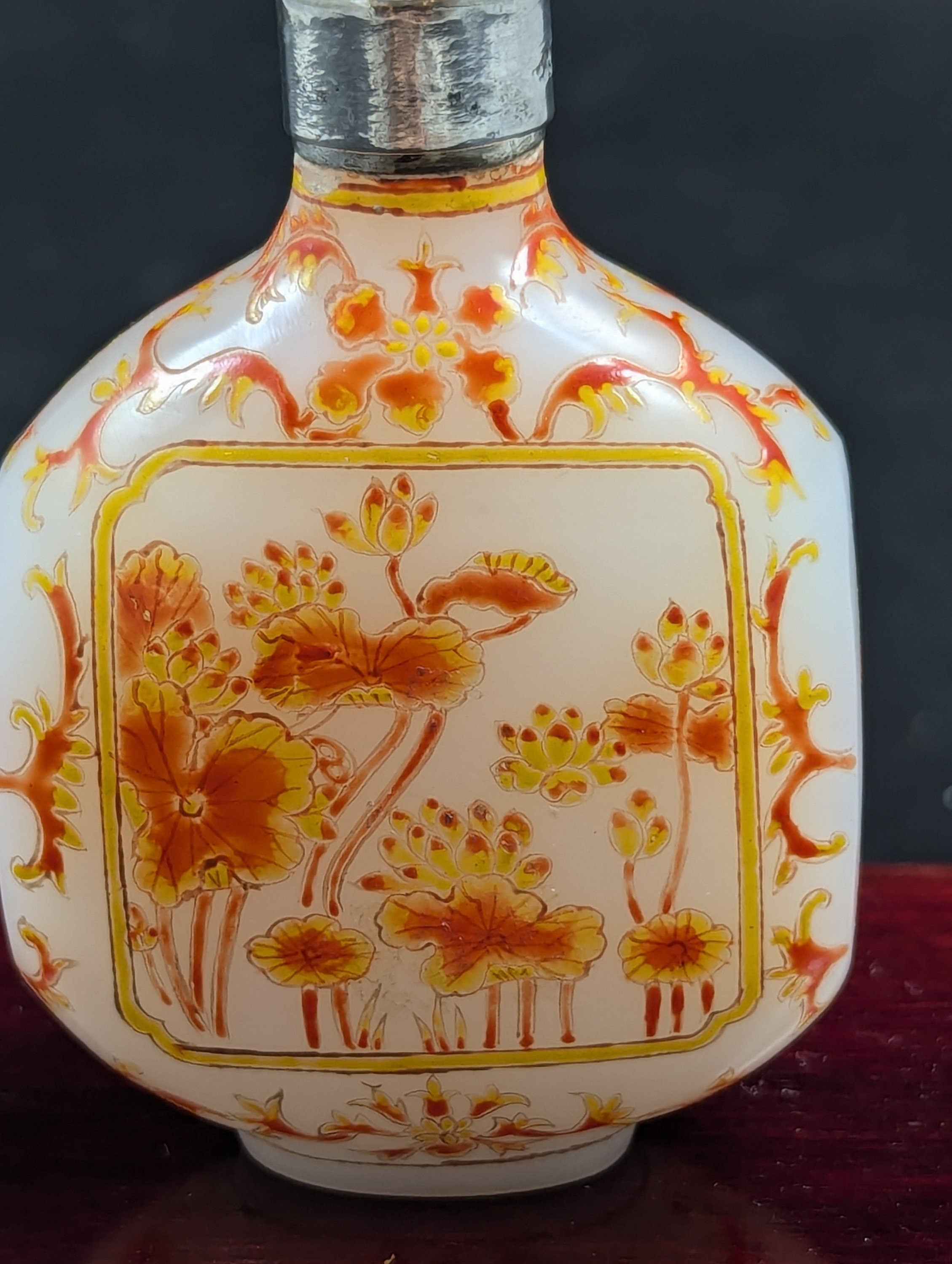 Antique enameled white glass snuff bottle with Guyue Xuan mark