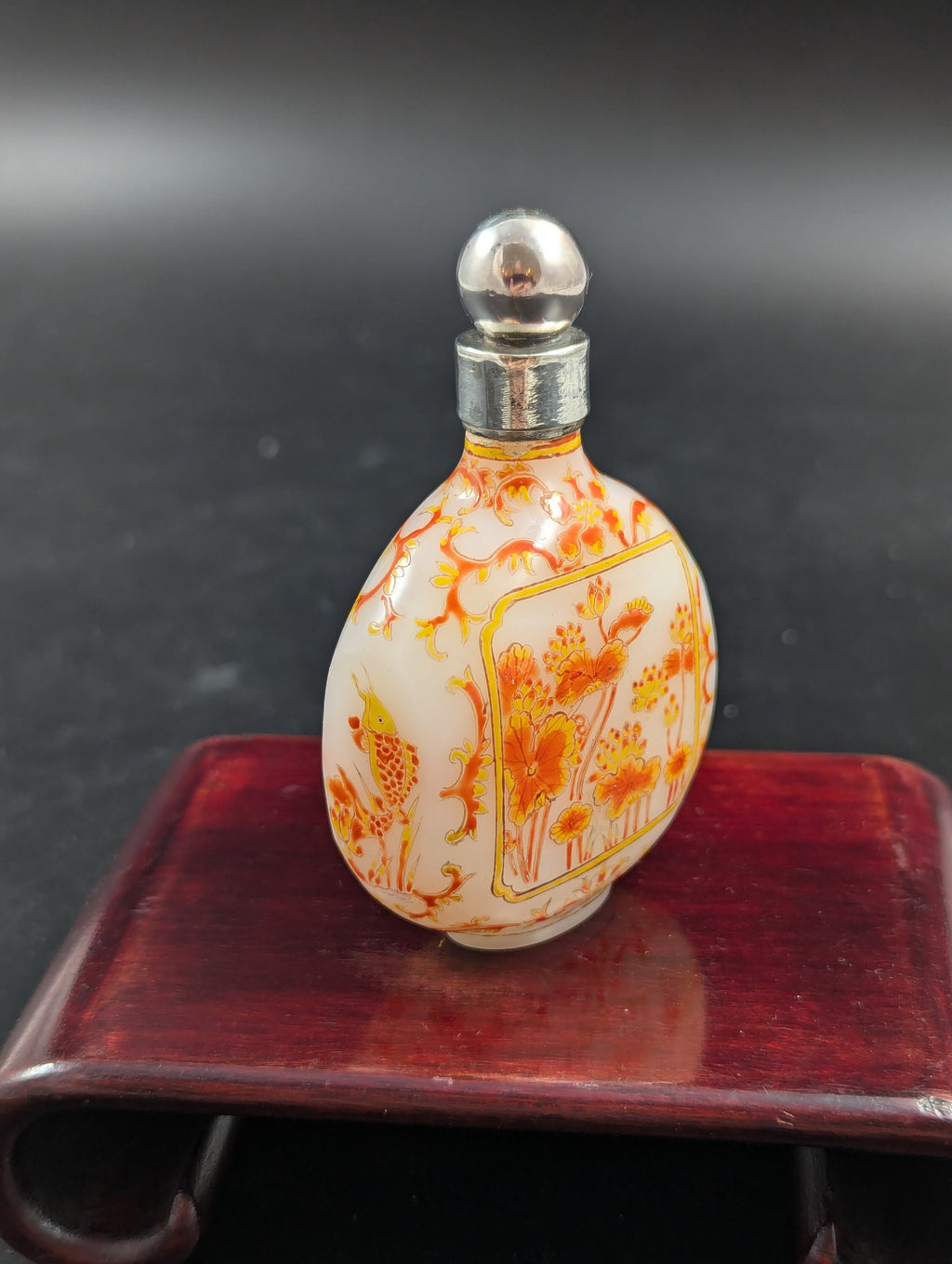 Antique enameled white glass snuff bottle with Guyue Xuan mark