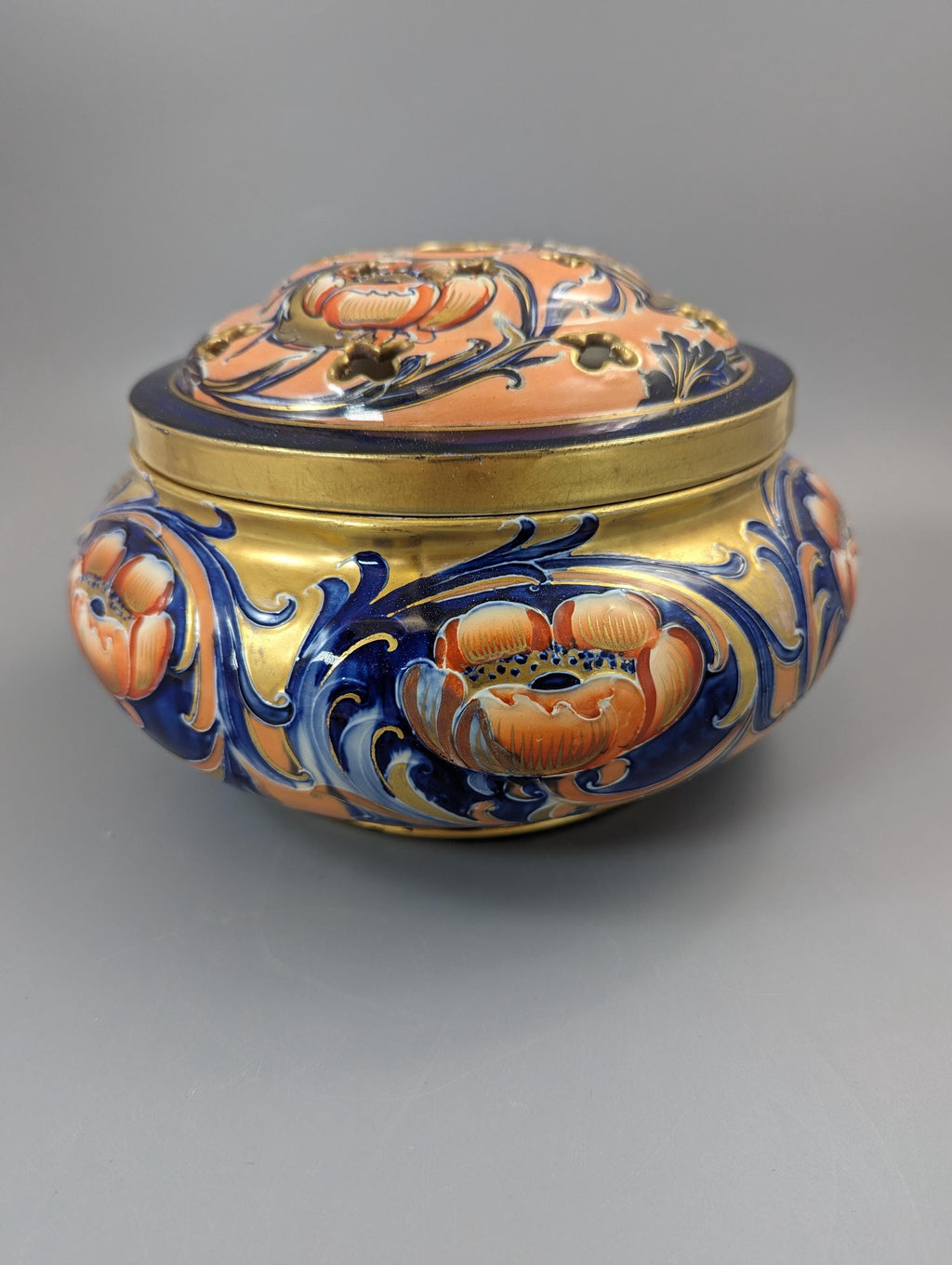A very large Moorcroft Macintyre & Co pot pourri and lid, c.1904-1913