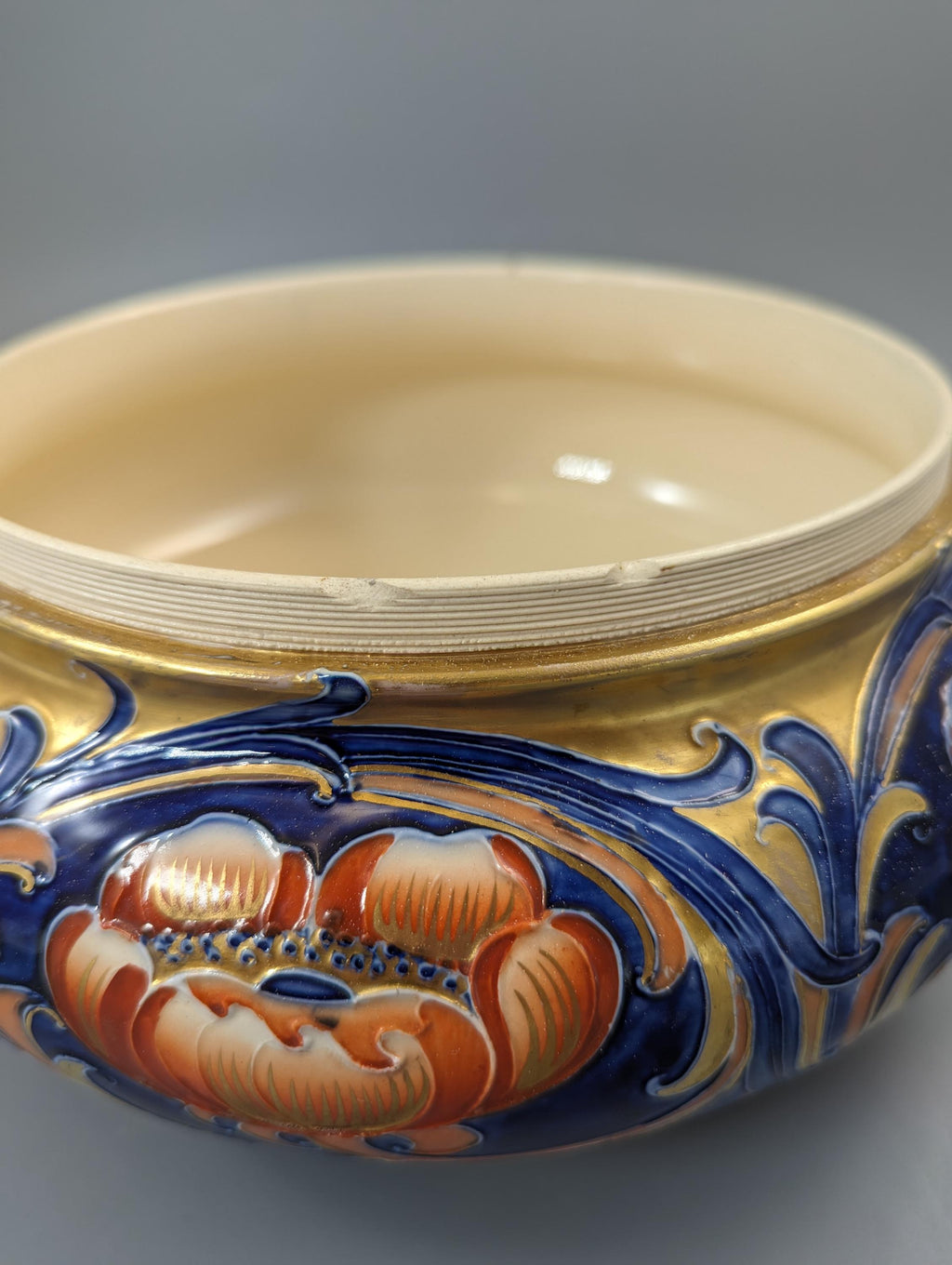 A very large Moorcroft Macintyre & Co pot pourri and lid, c.1904-1913